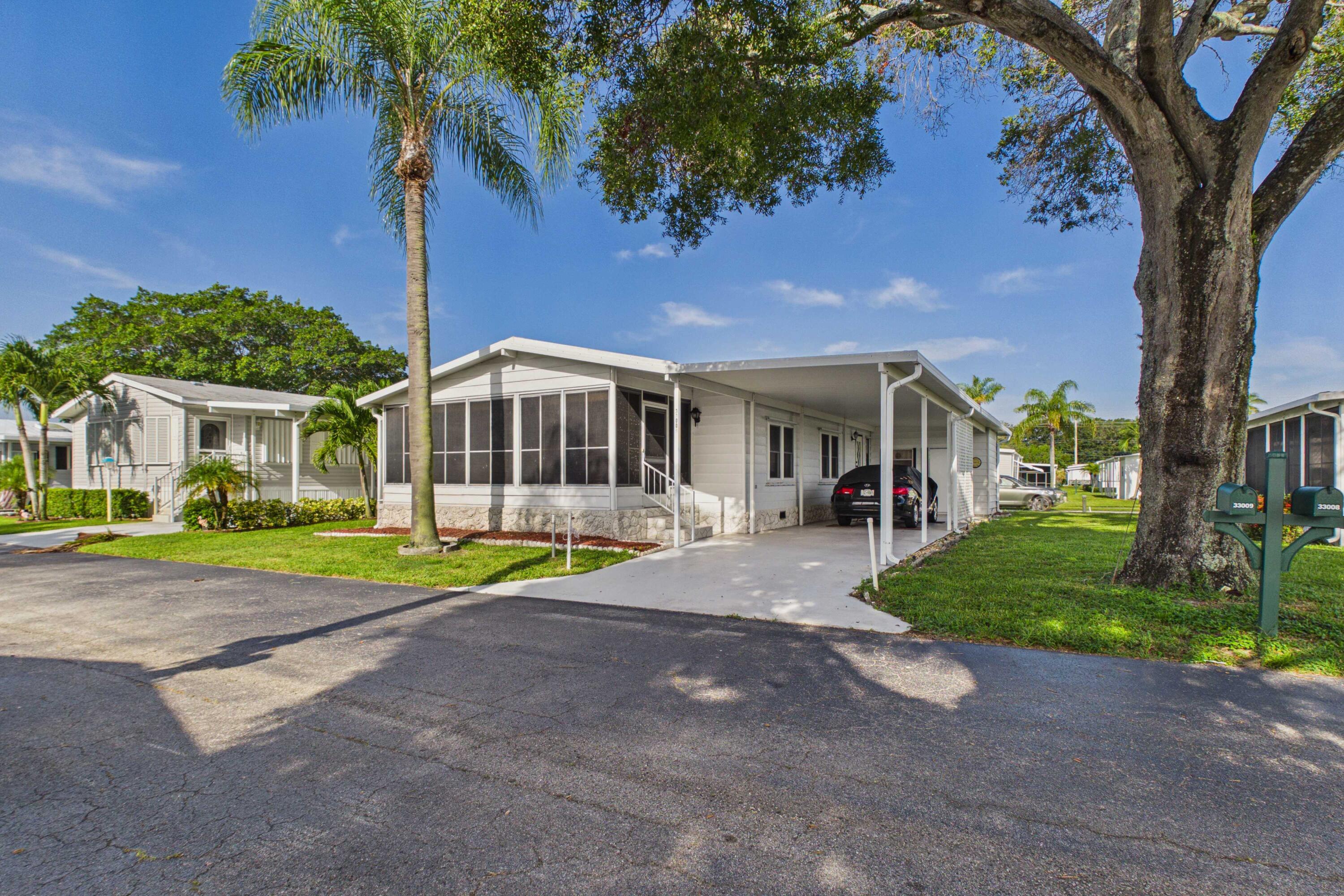 33009 Azua Bay — photo