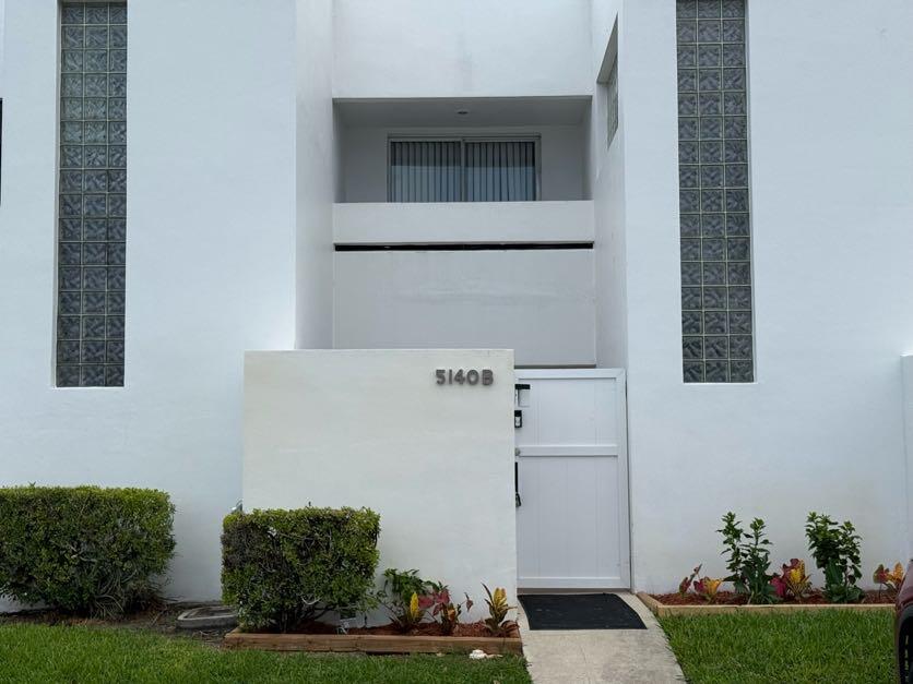 5140 Elmhurst Road B — photo