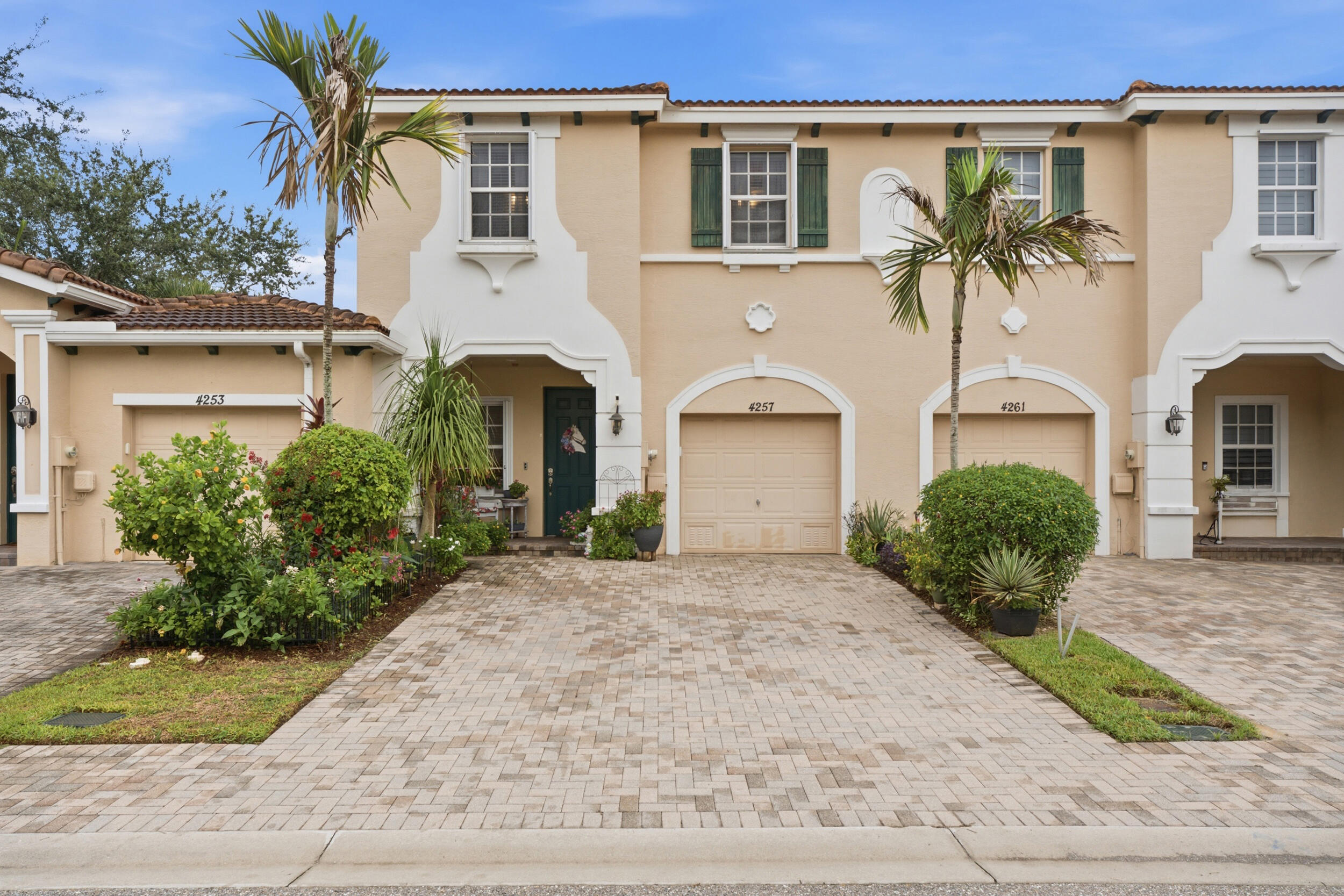 4257 SW Pine Cove Court — photo