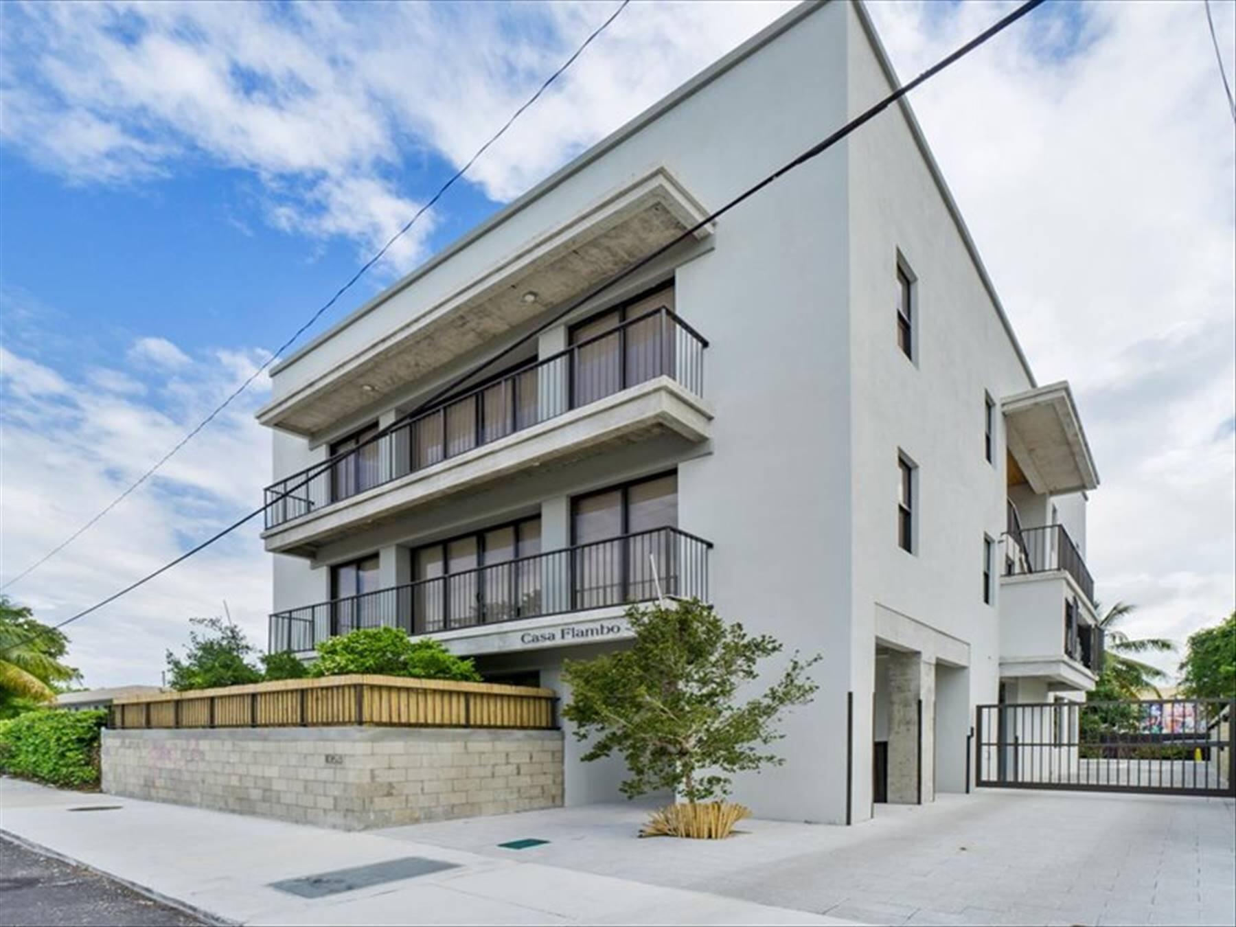 1053 NW 29th Street Casa Flambo — photo
