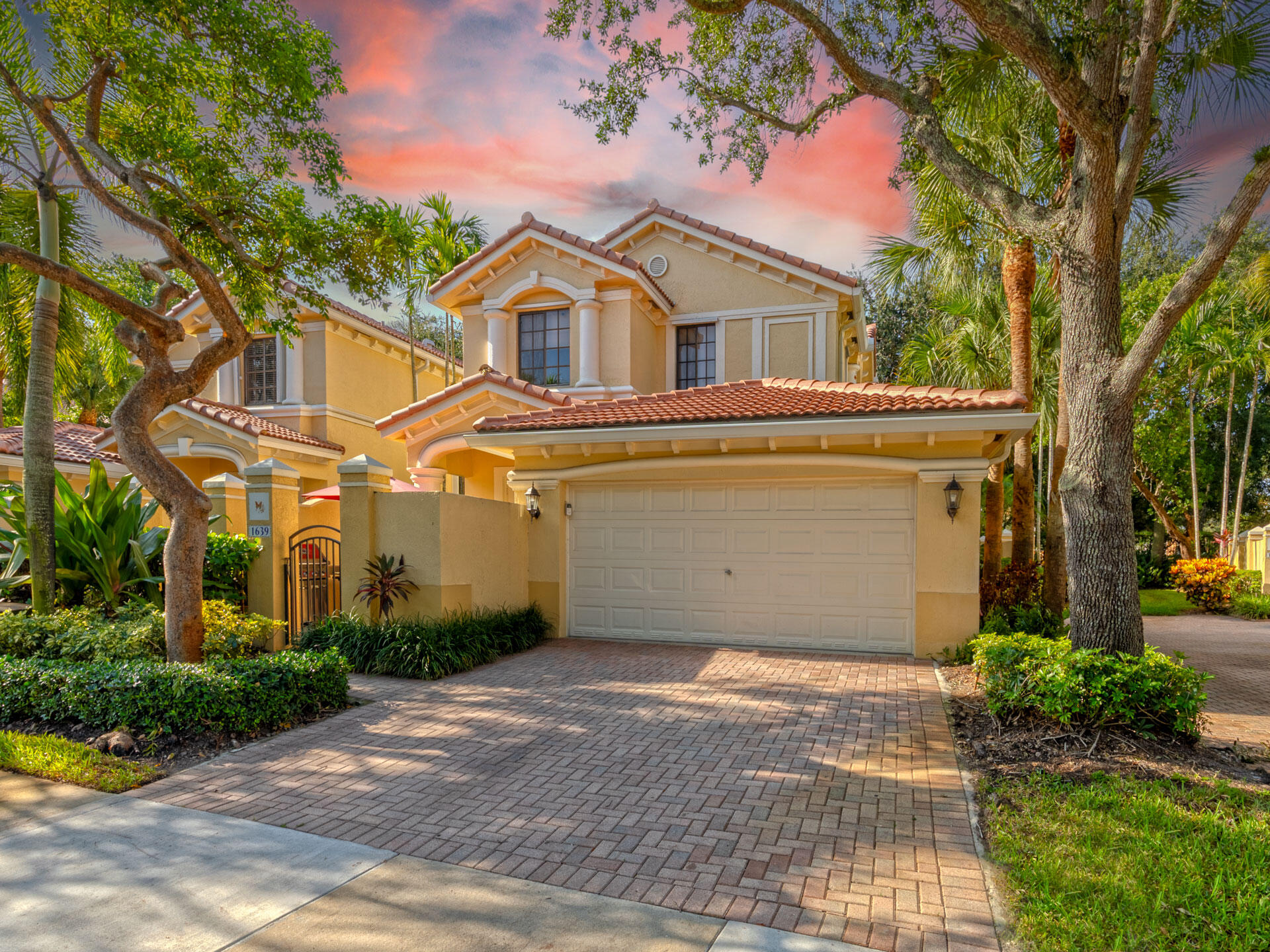 1639 Passion Vine Circle 16-4 — photo