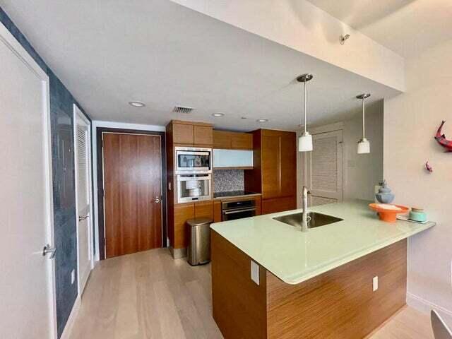 5875 Collins Avenue 1606 — photo