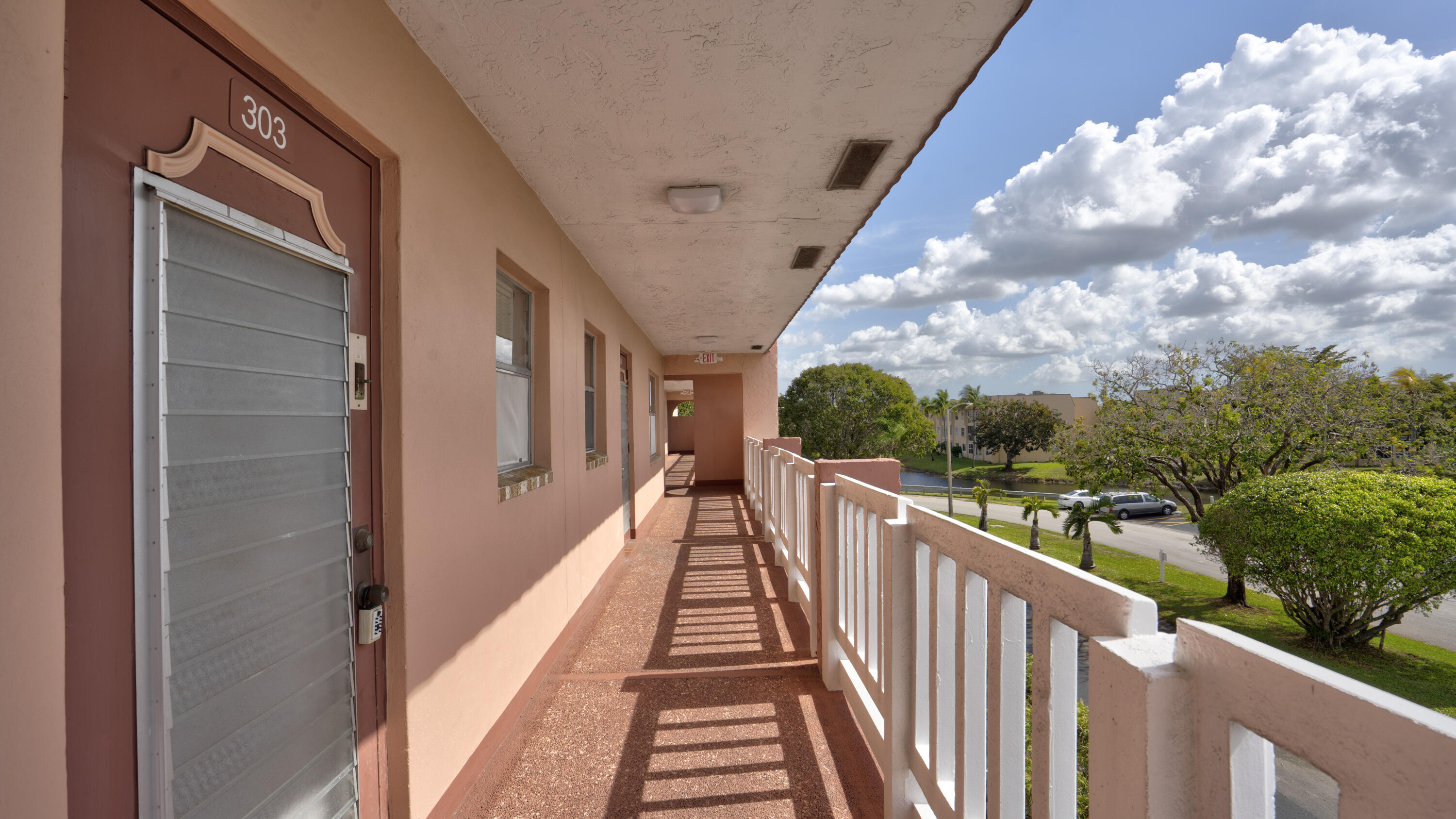 9400 Sunrise Lakes Boulevard 303 — photo
