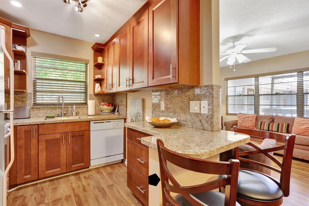 237 Farnham J — photo