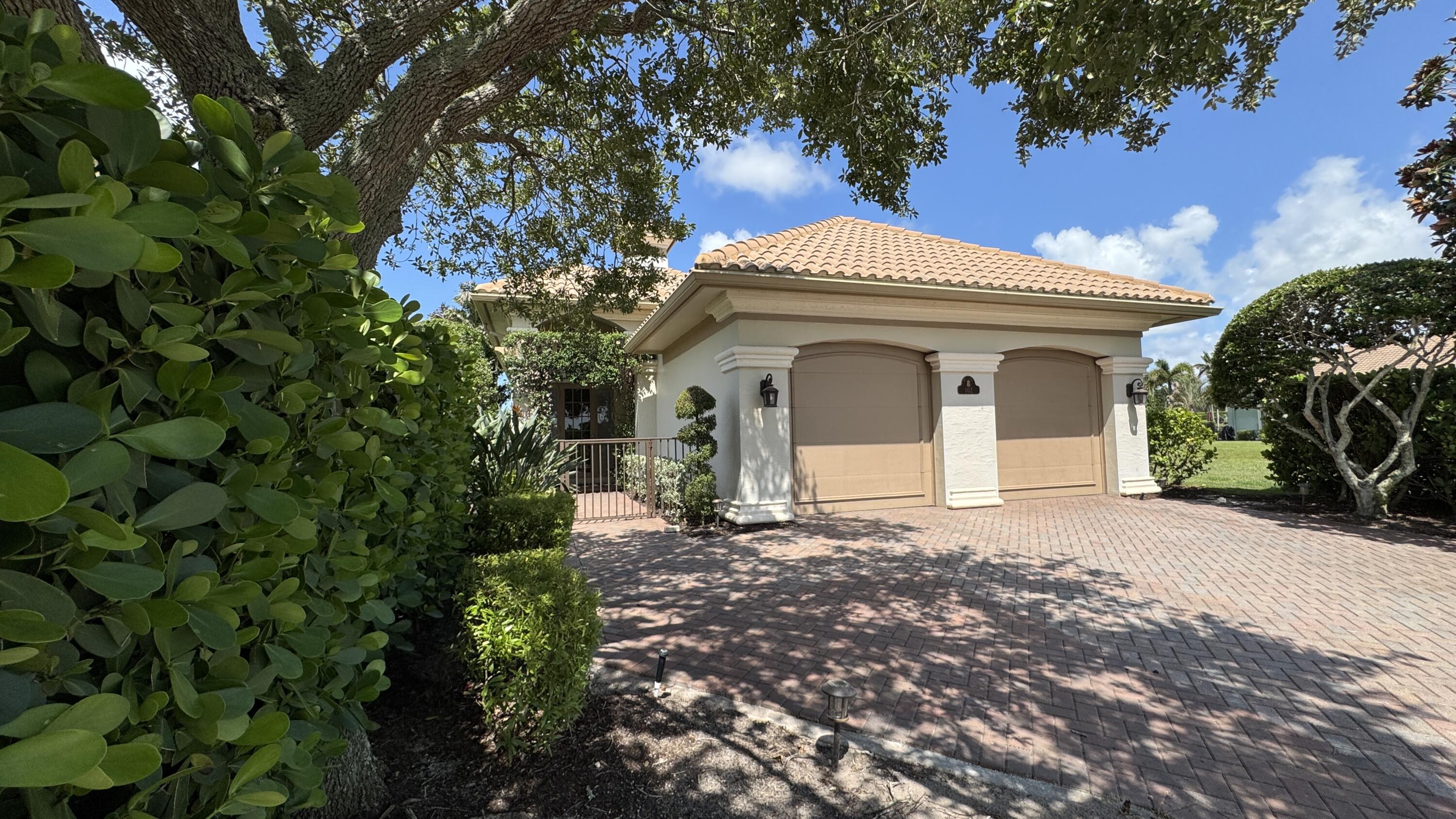 102 SE Rio Palermo — photo