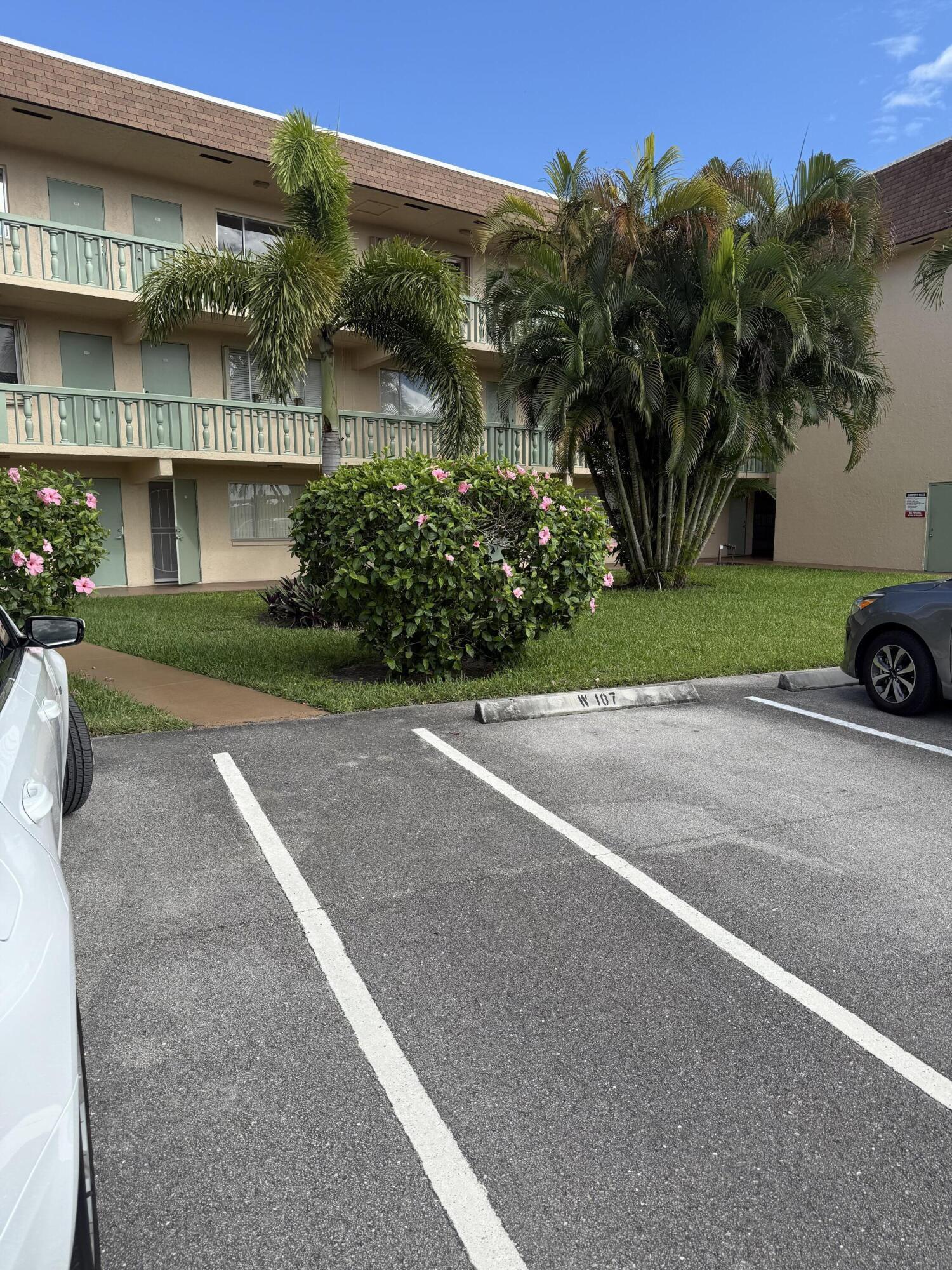 400 Village Green Circle W 105 — photo