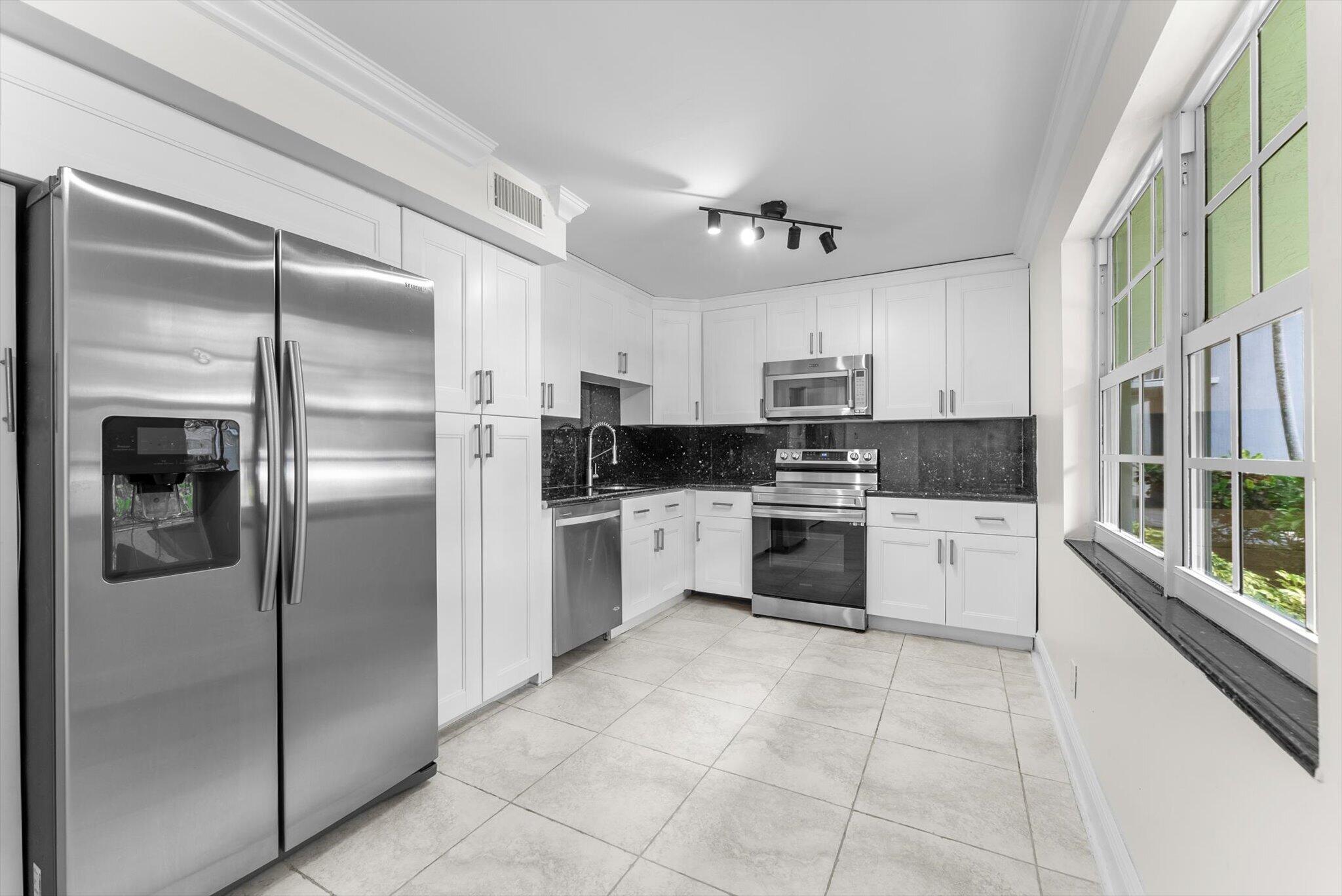4240 Oaks Terrace 103 — photo