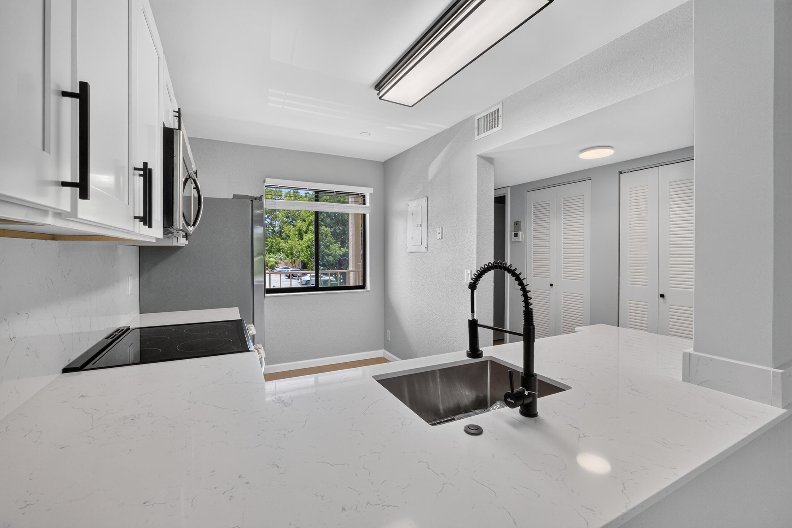 6795 Huntington Lane 201 — photo