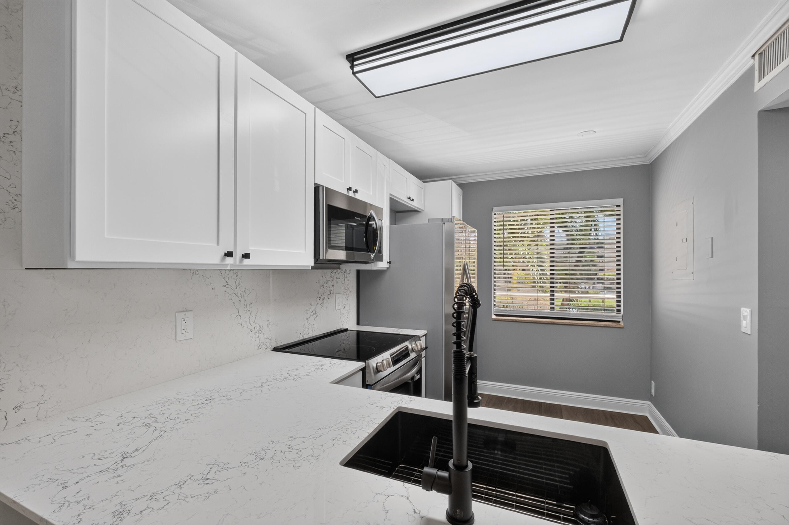 6935 Huntington Lane 207 — photo