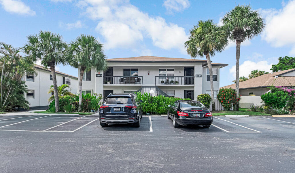 5844 Areca Palm Court C — photo