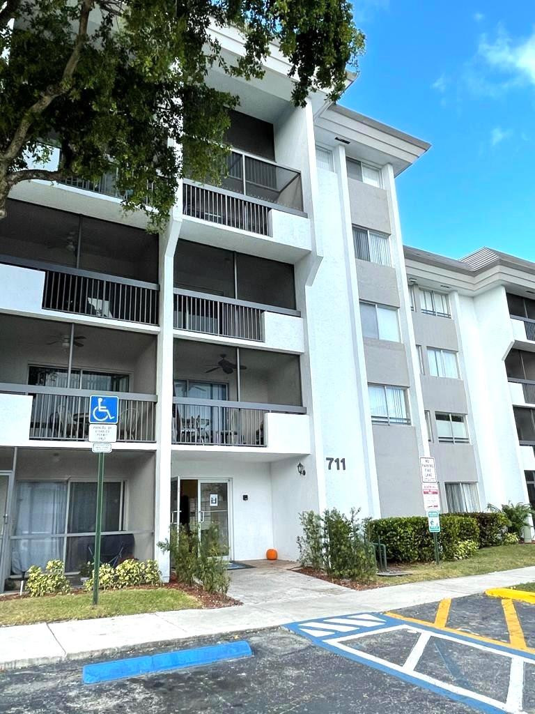 711 N Pine Island Road 305 — photo
