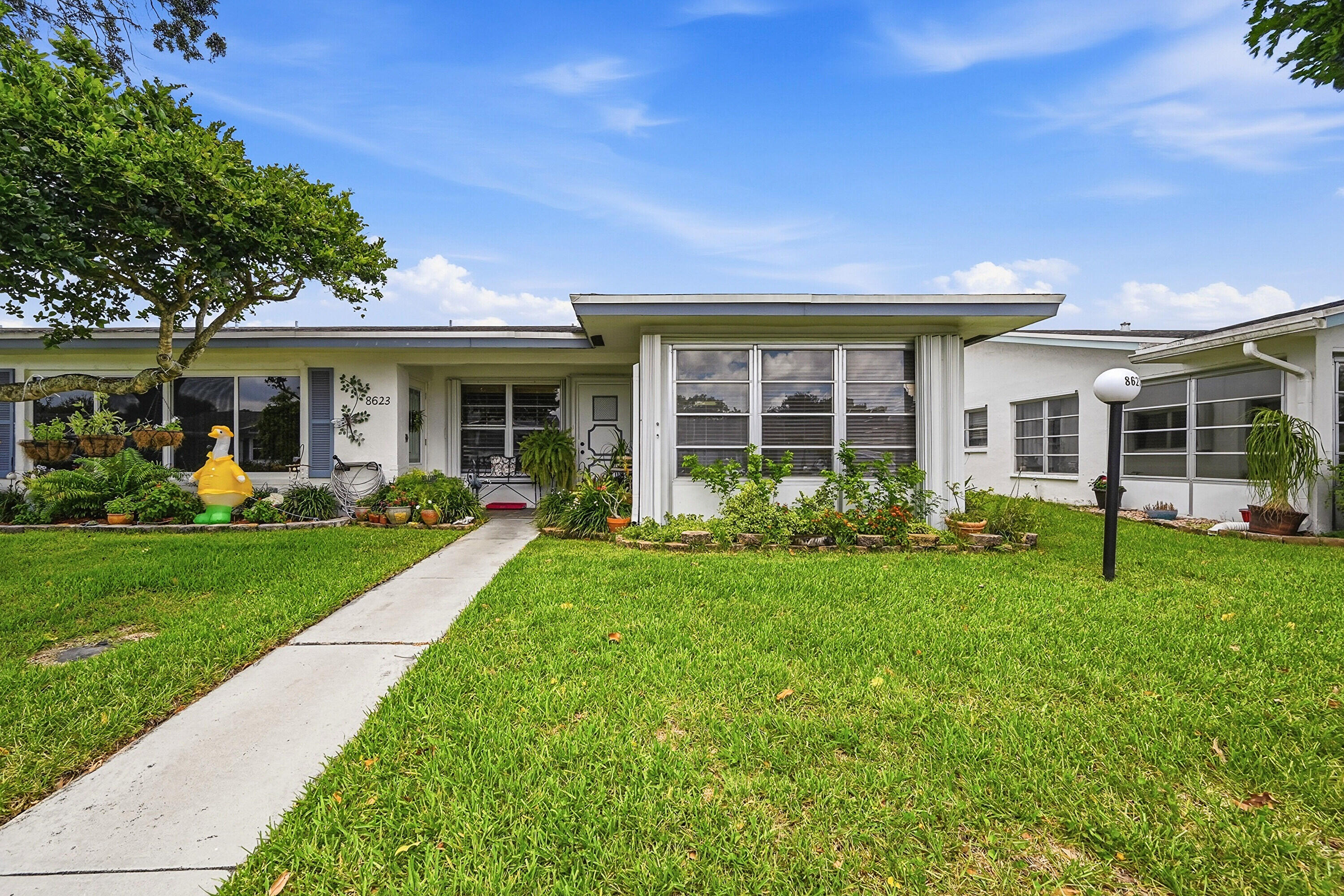 8621 NW 10th Street — photo