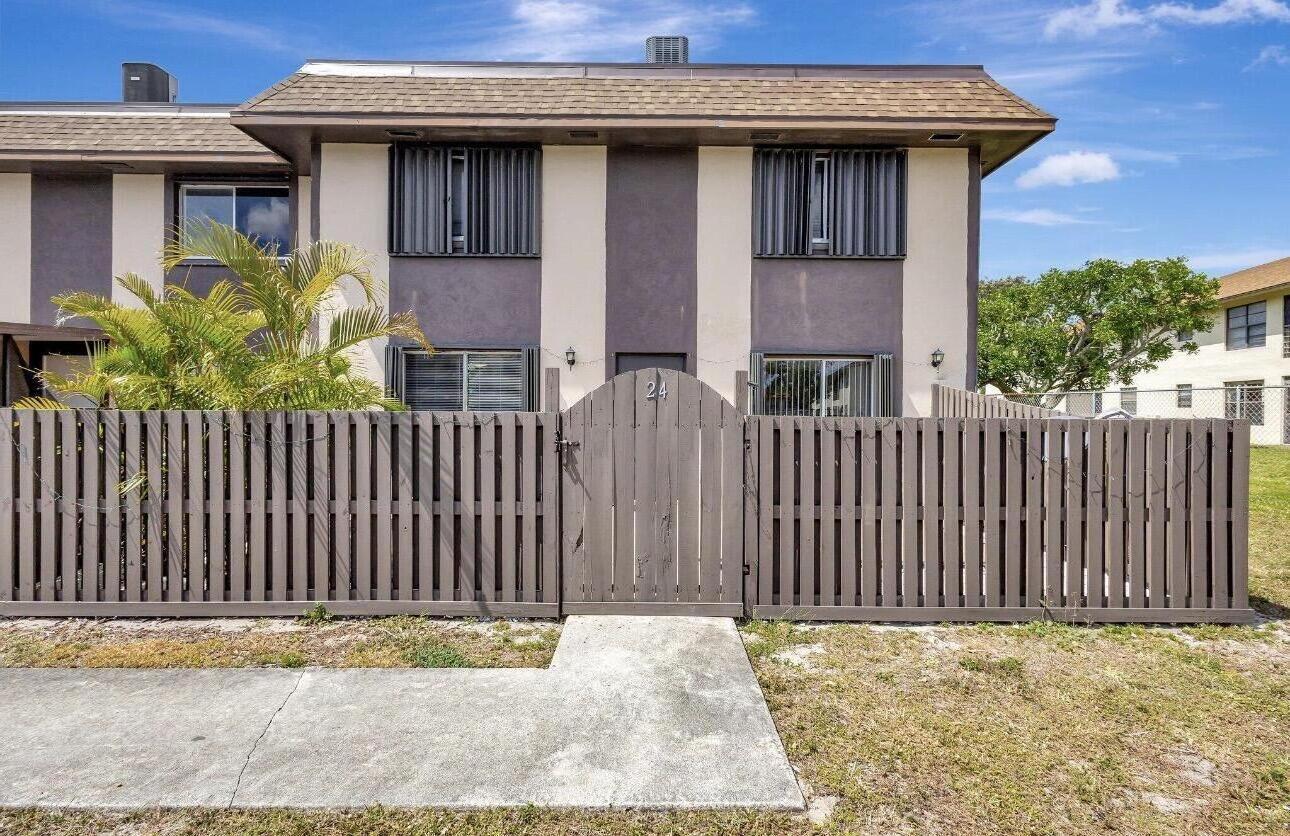 2110 Sherwood Forest Boulevard 24 — photo