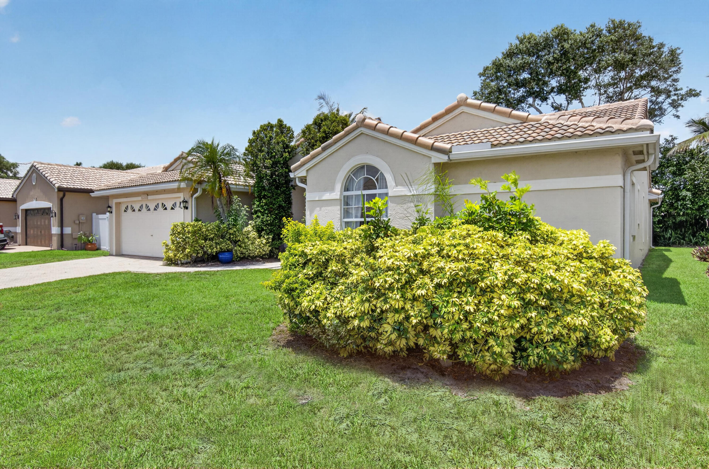 9415 Lake Serena Drive — photo
