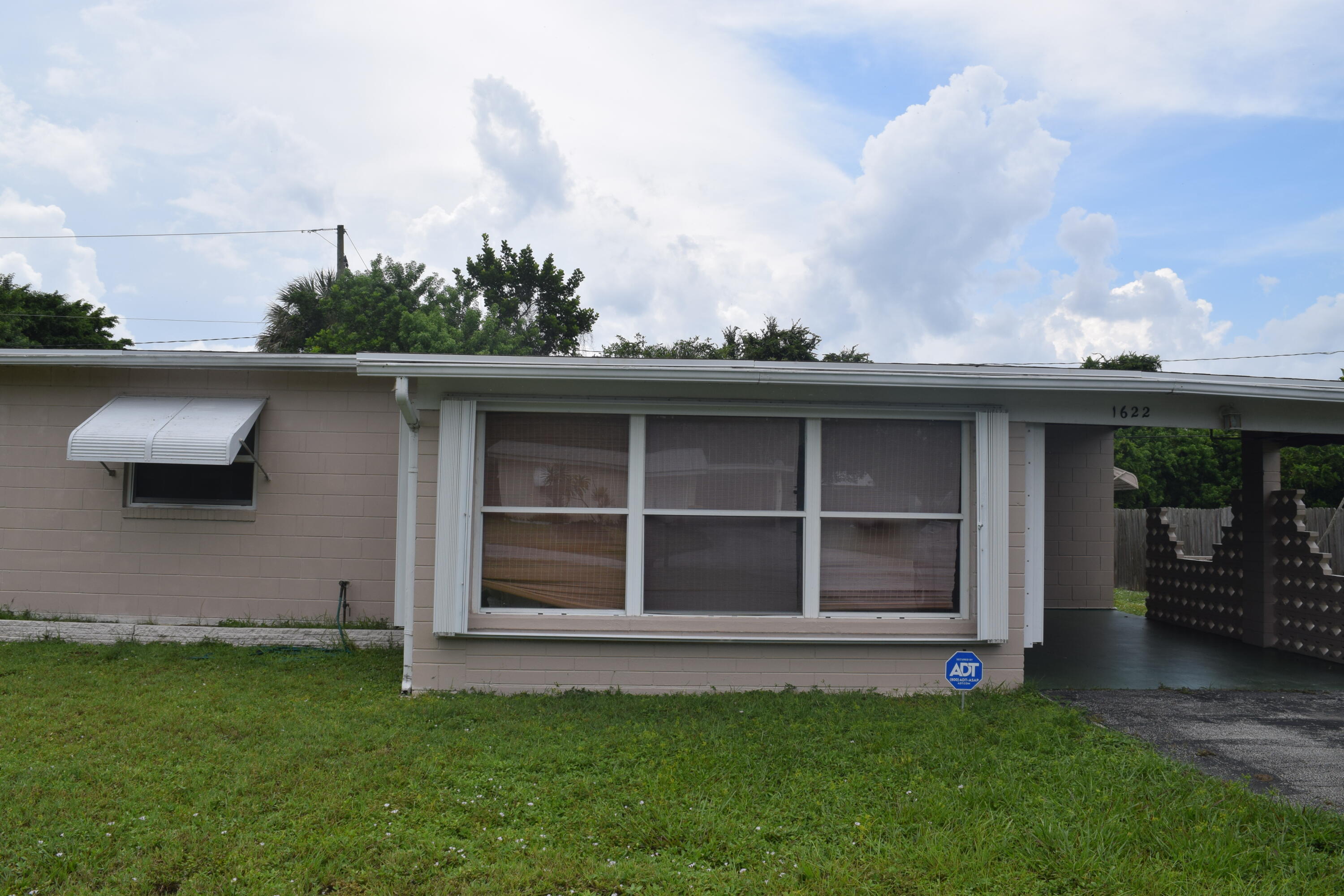 1622 NE Maureen Court — photo