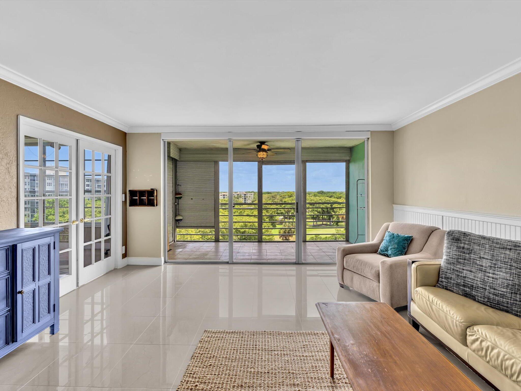 605 Oaks Drive 810 — photo