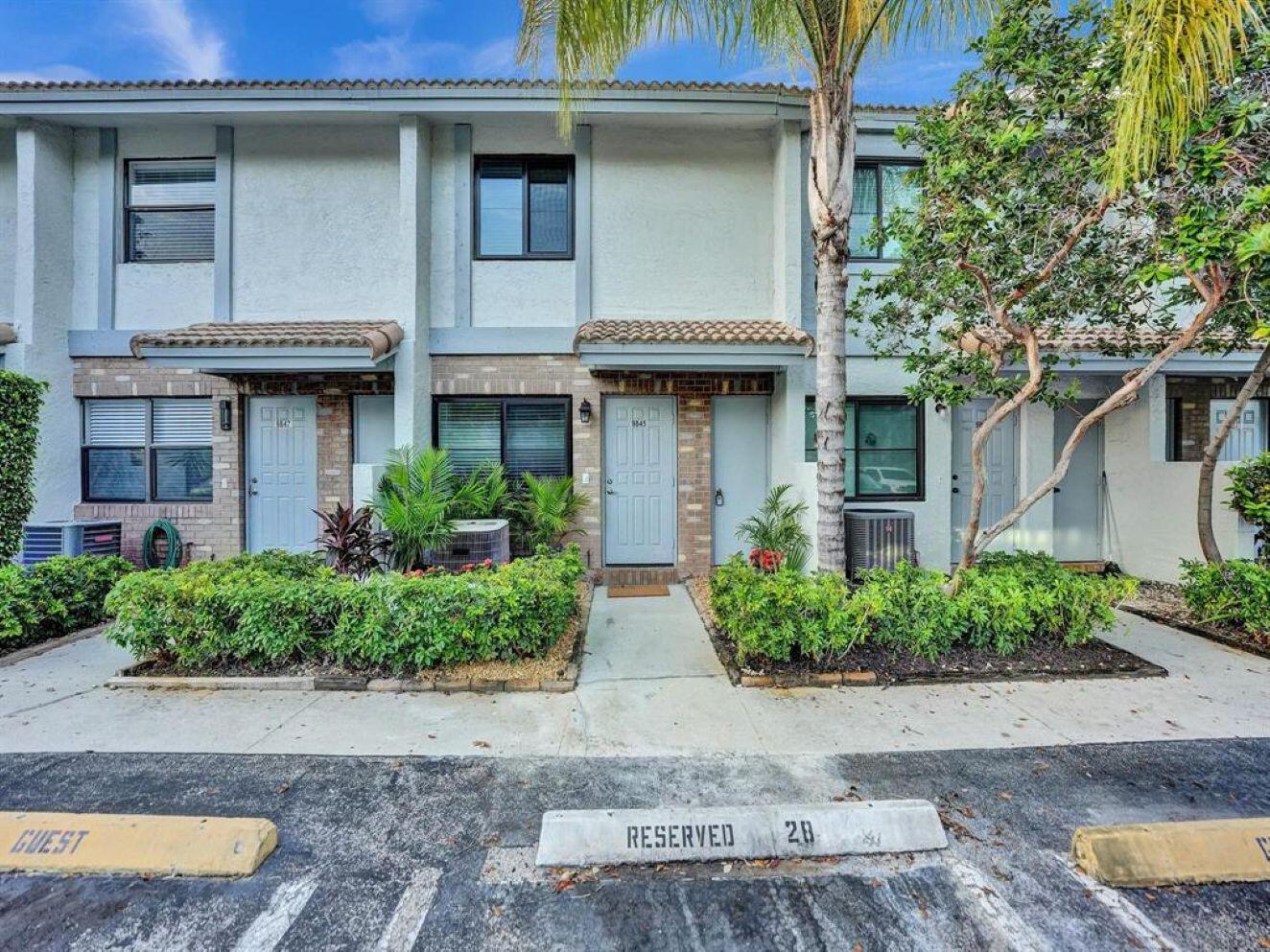 9845 Riverside Drive 8-28 — photo