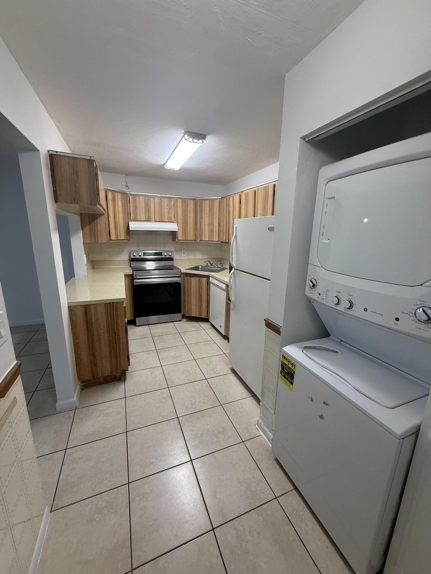 711 Sunny Pine Way B1 — photo