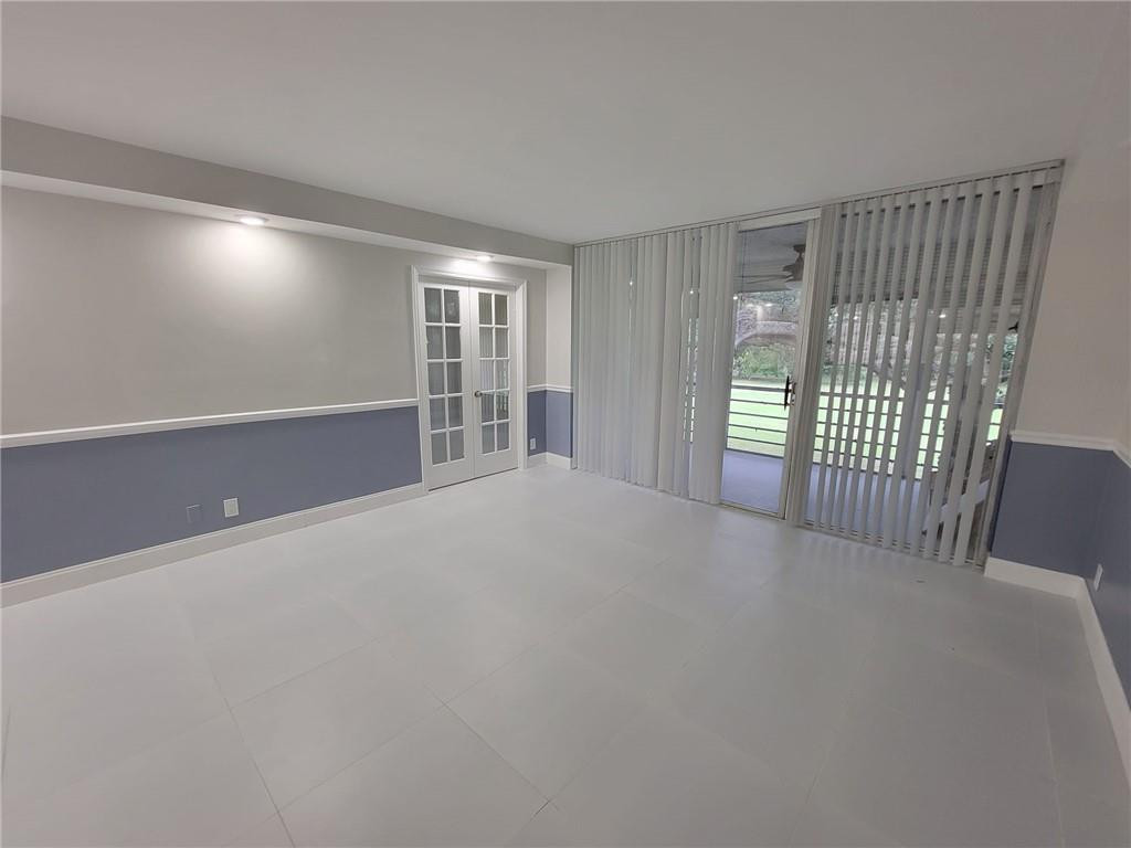 800 E Cypress Lane 202 — photo