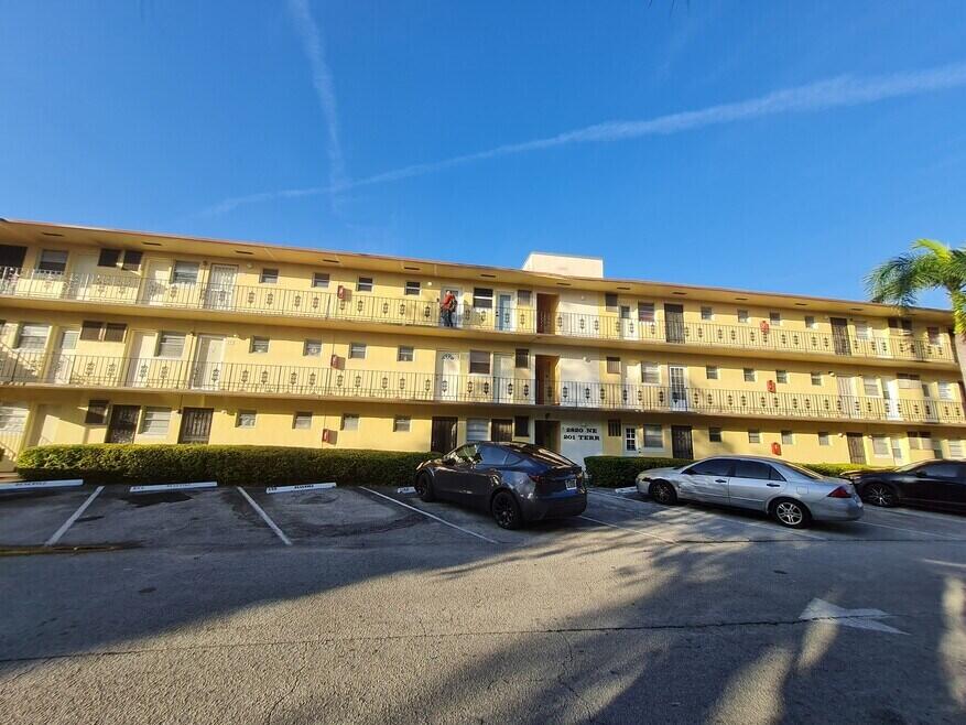 2820 NE 201st Terrace F106 — photo