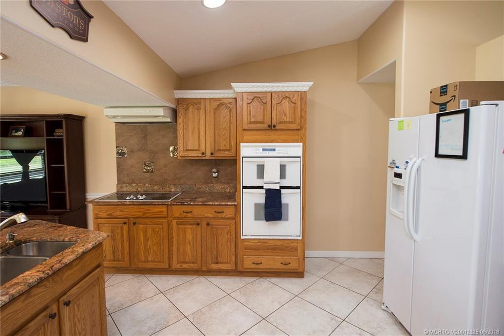 1073 SW Canary Terrace — photo