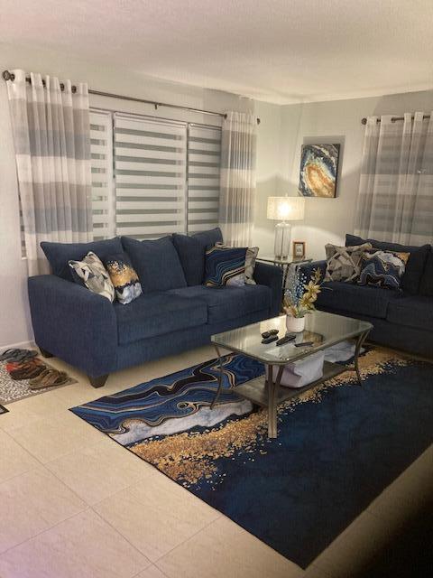 417 Windsor R — photo