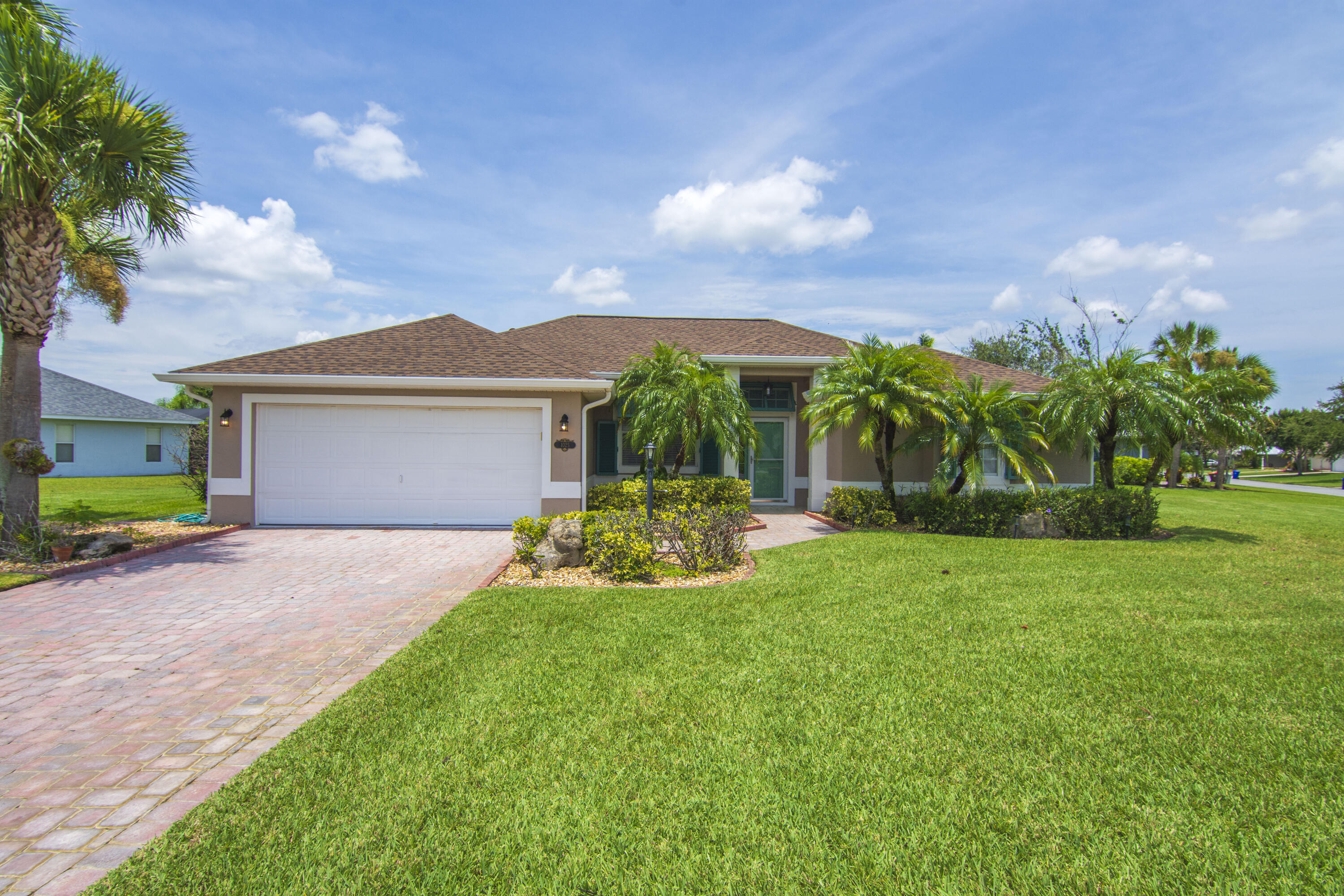 1025 Southlakes Way SW — photo
