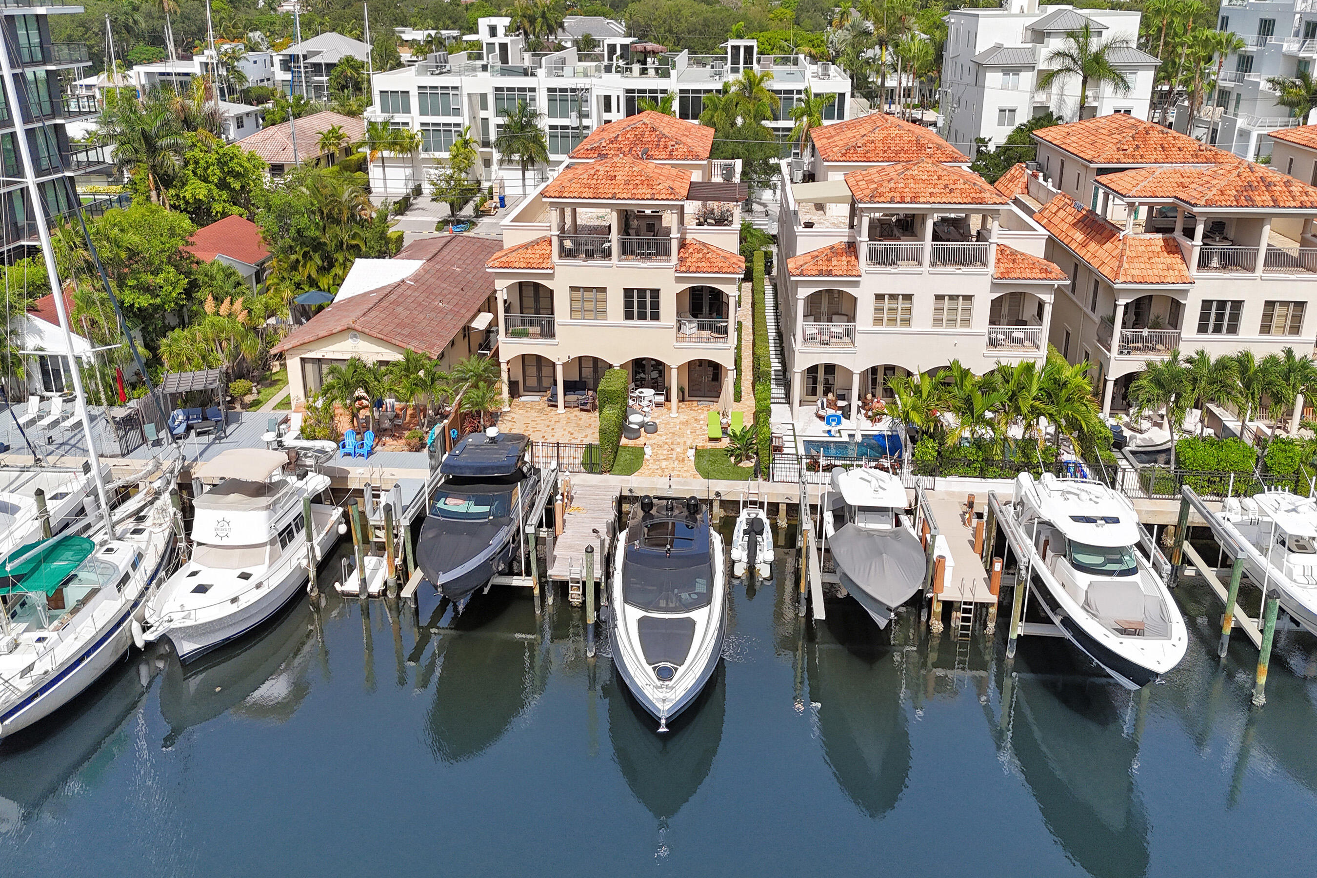 210 Hendricks Isle — photo