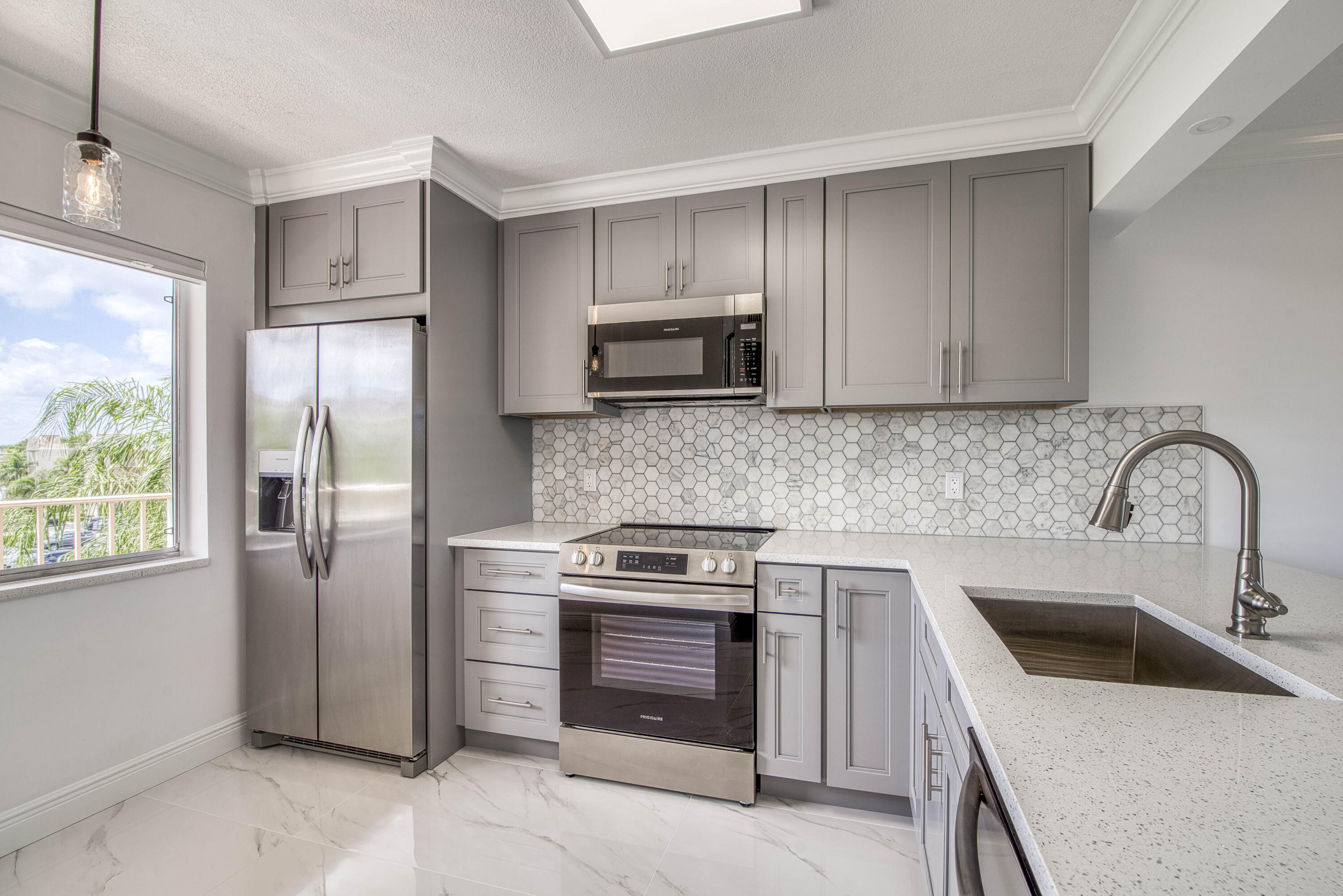 6795 Huntington Lane 406 — photo
