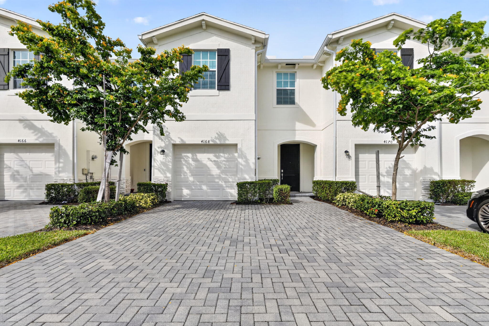 4168 Lagoon Shore Drive — photo