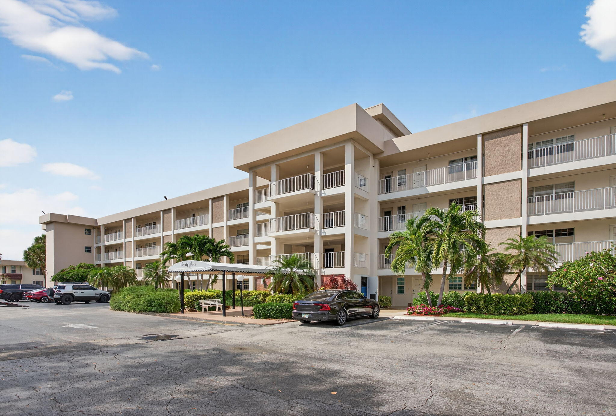 2651 S Palm Aire Drive 302 — photo