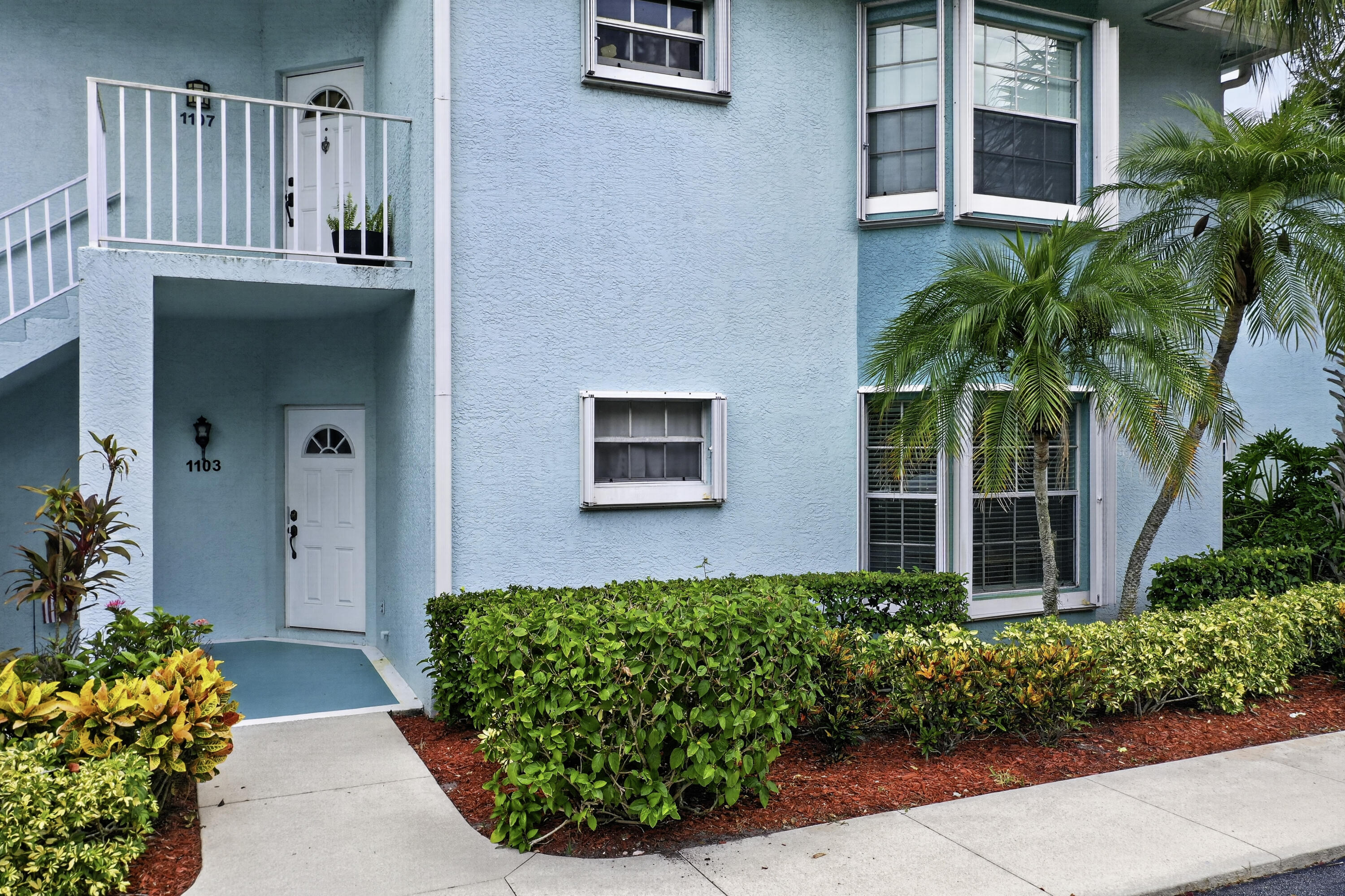 1103 SW Swan Lake Circle 102 — photo