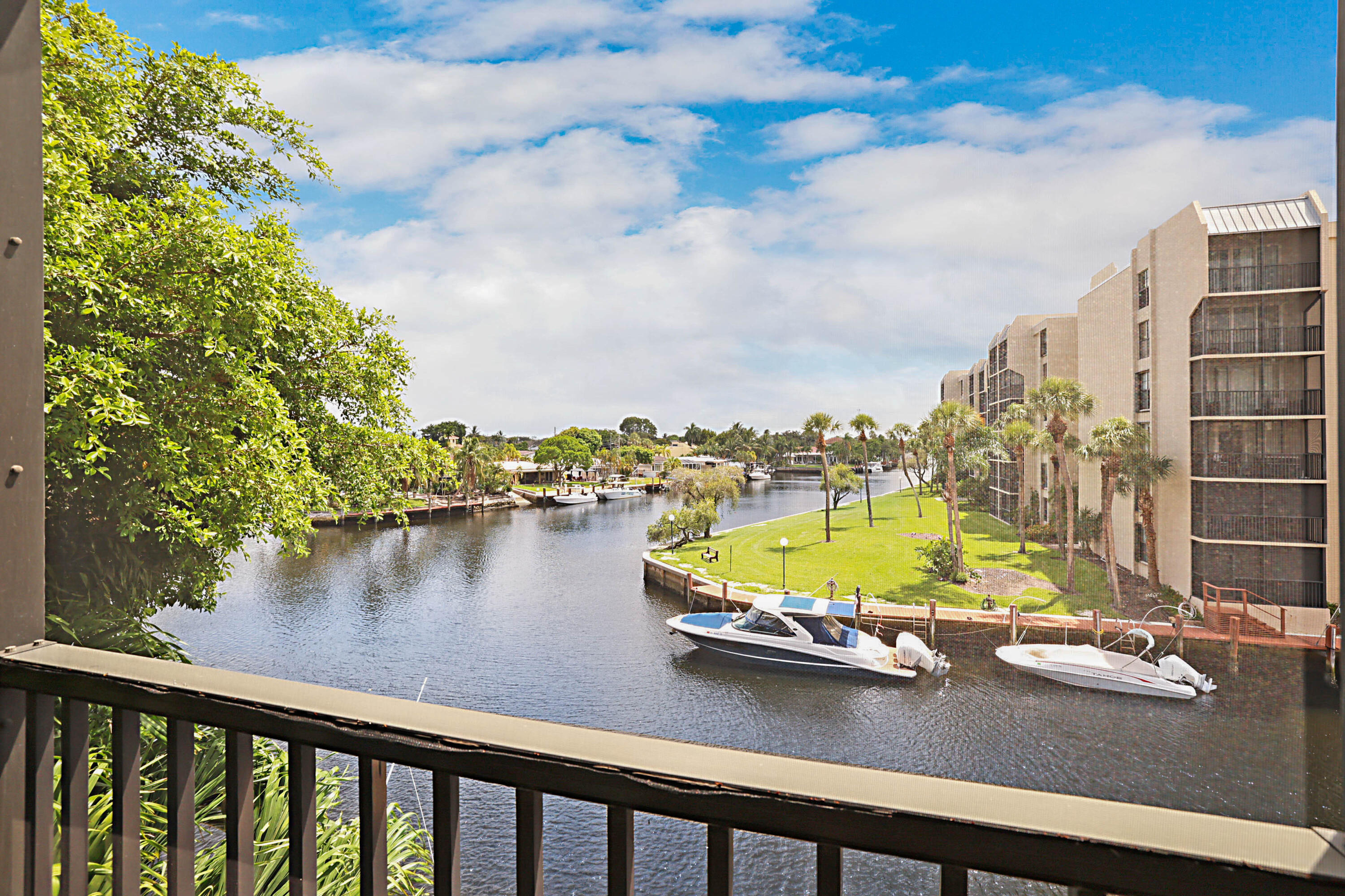 8 Royal Palm Way 3010 — photo