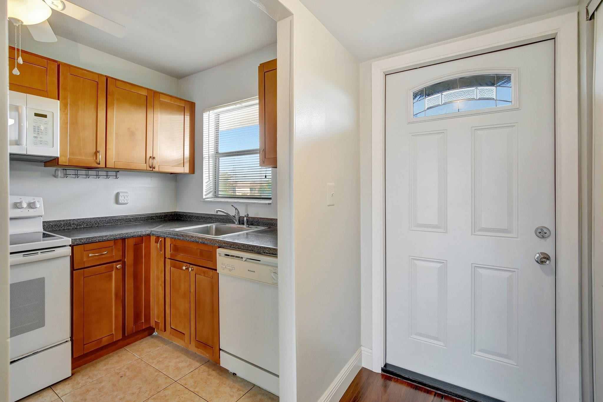 8225 Sunrise Lakes Boulevard 303 — photo