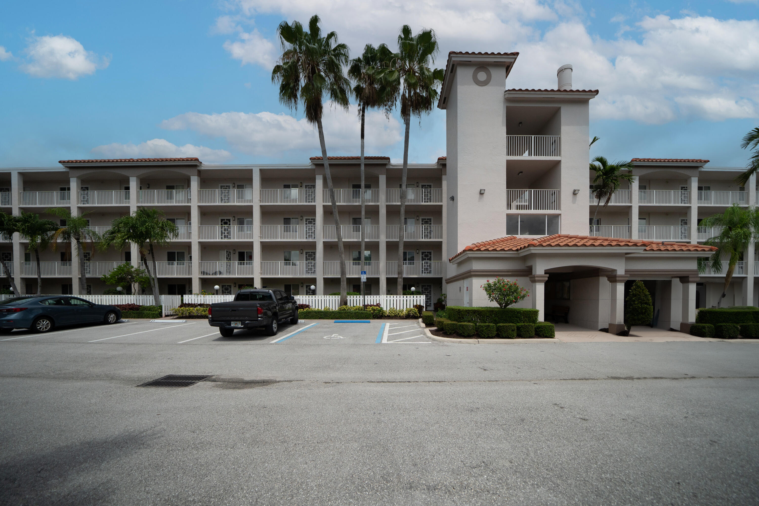 6149 Pointe Regal Circle 403 — photo