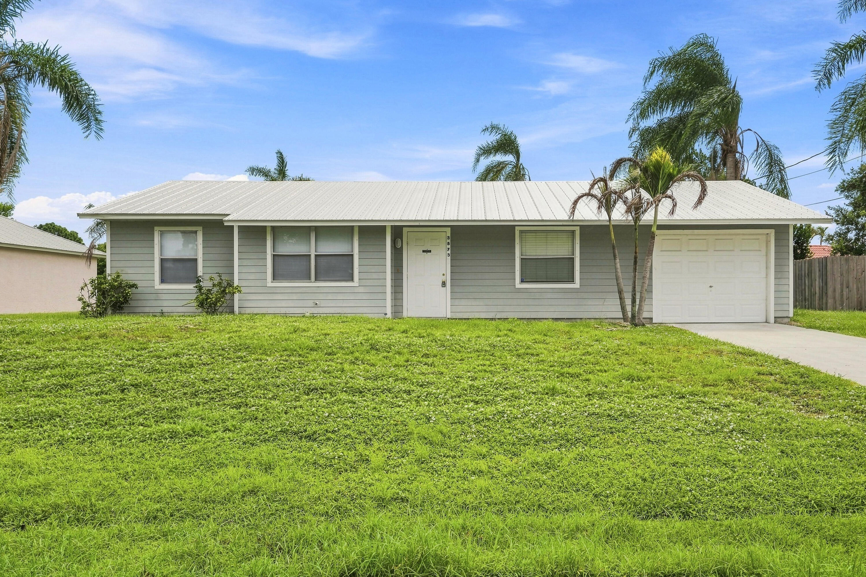3873 SW Daisy Street — photo
