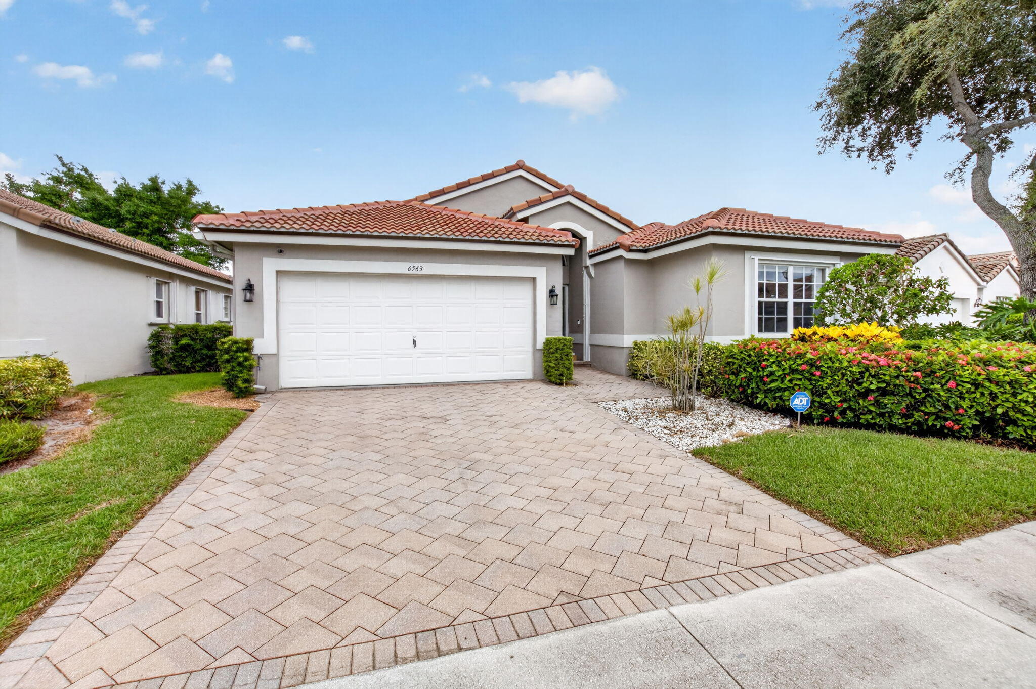 Home in Boynton Beach, FL 33437 — photo 2