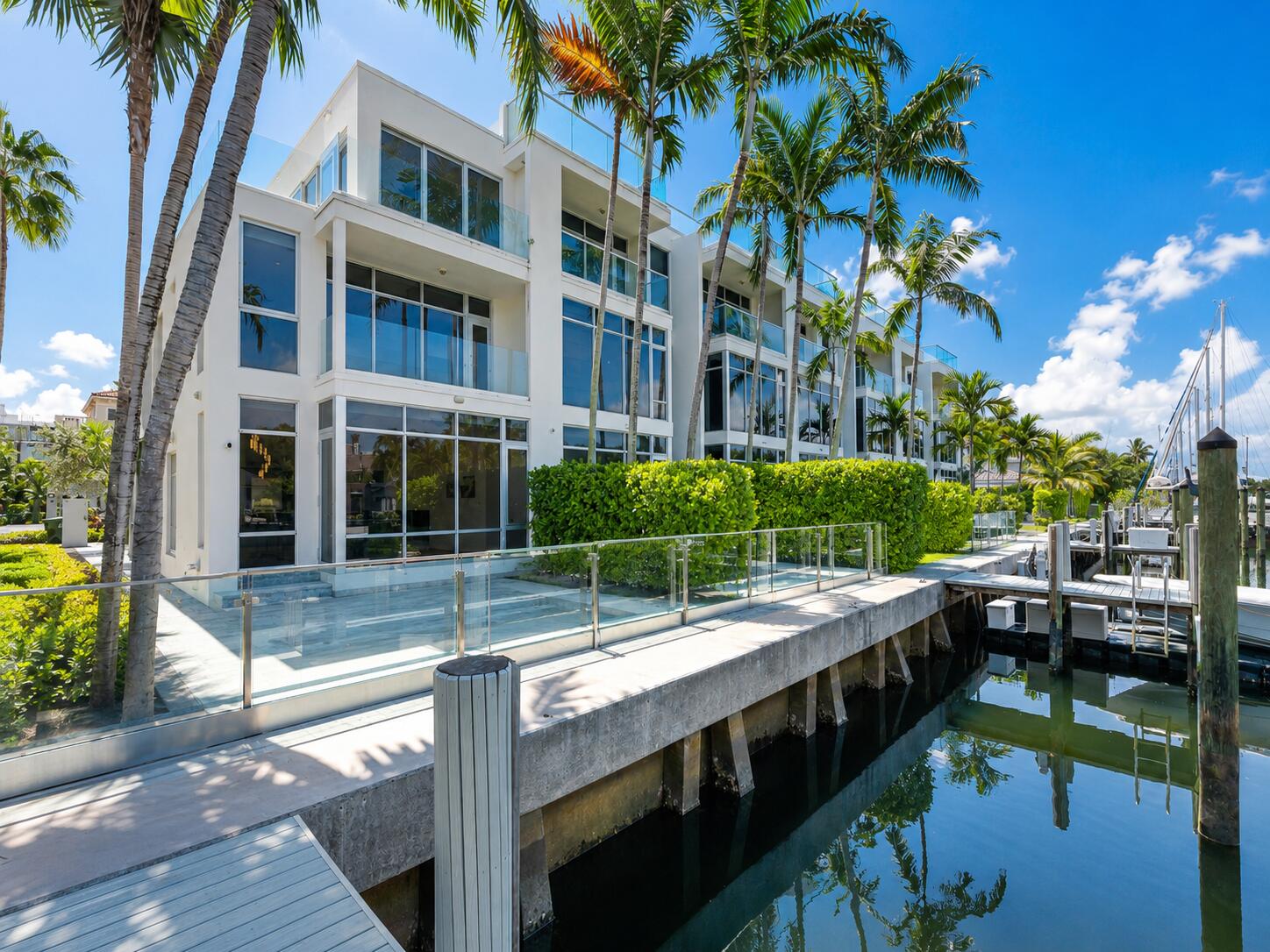215 Hendricks Isle — photo
