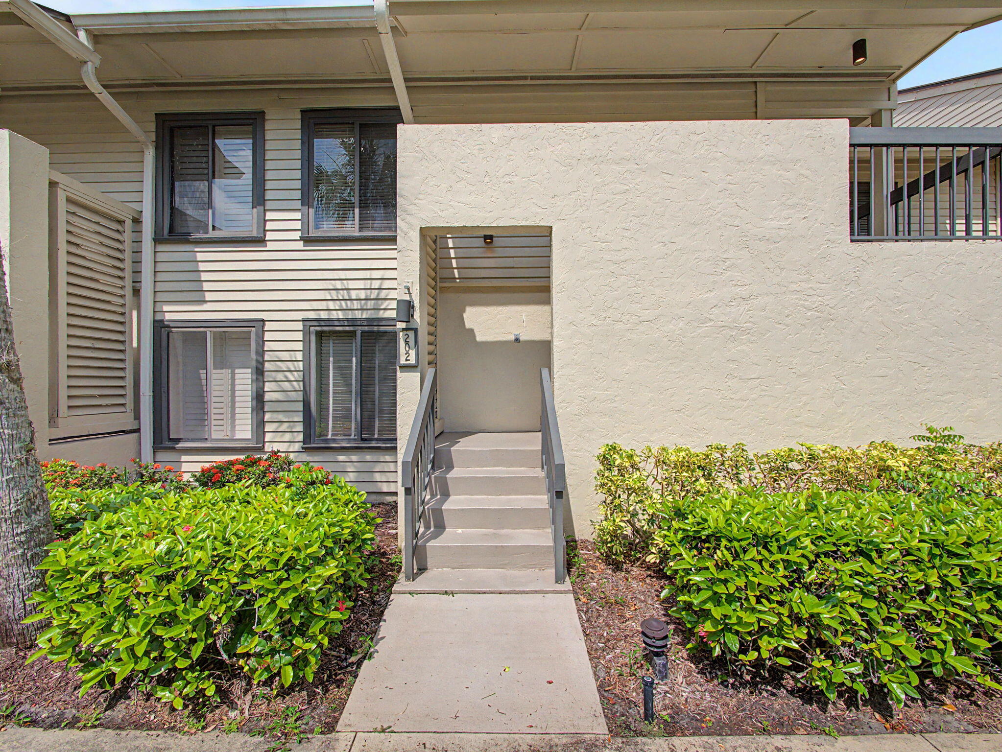 5132 SE Club Way 202 — photo