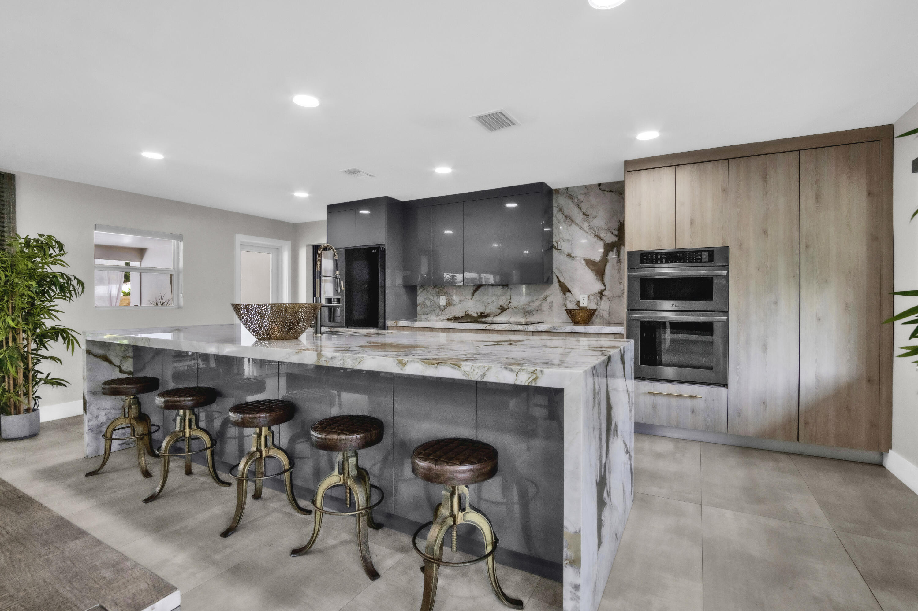 Home in Plantation, FL 33317 — photo 2