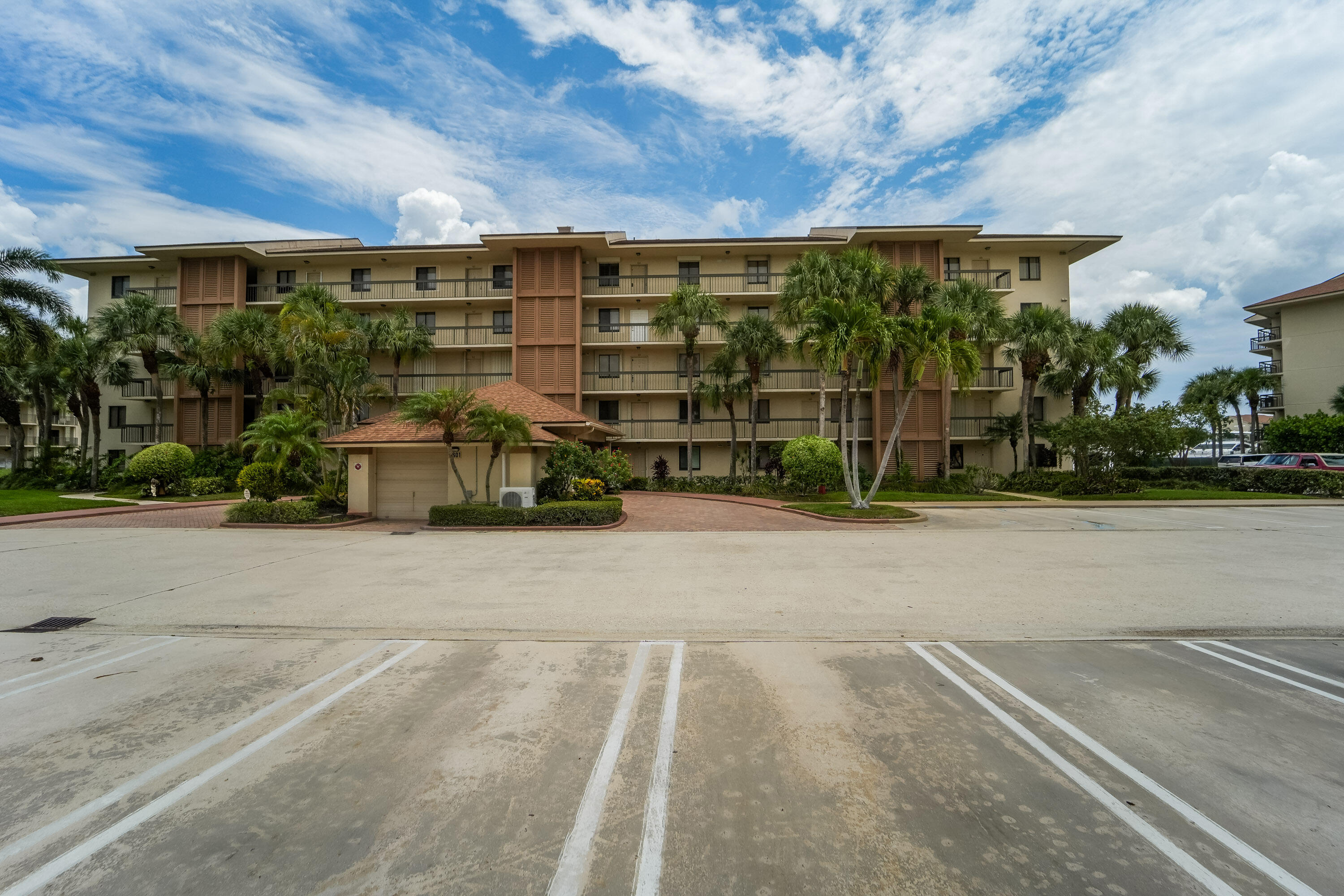 2601 Marina Isle Way 204 — photo