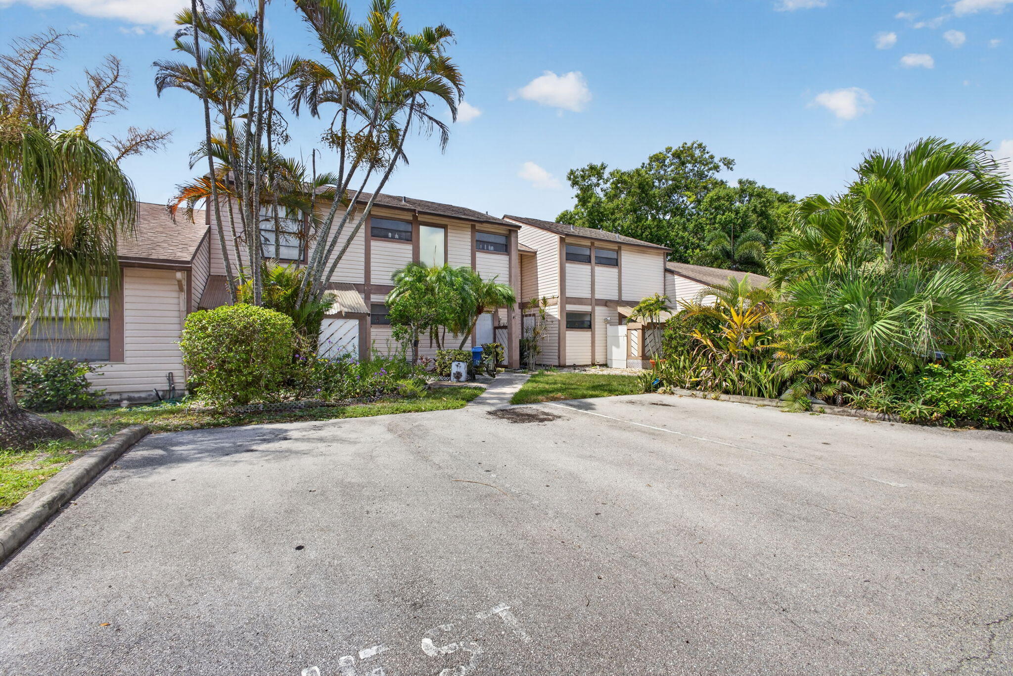 110 Sherwood Circle 4C — photo