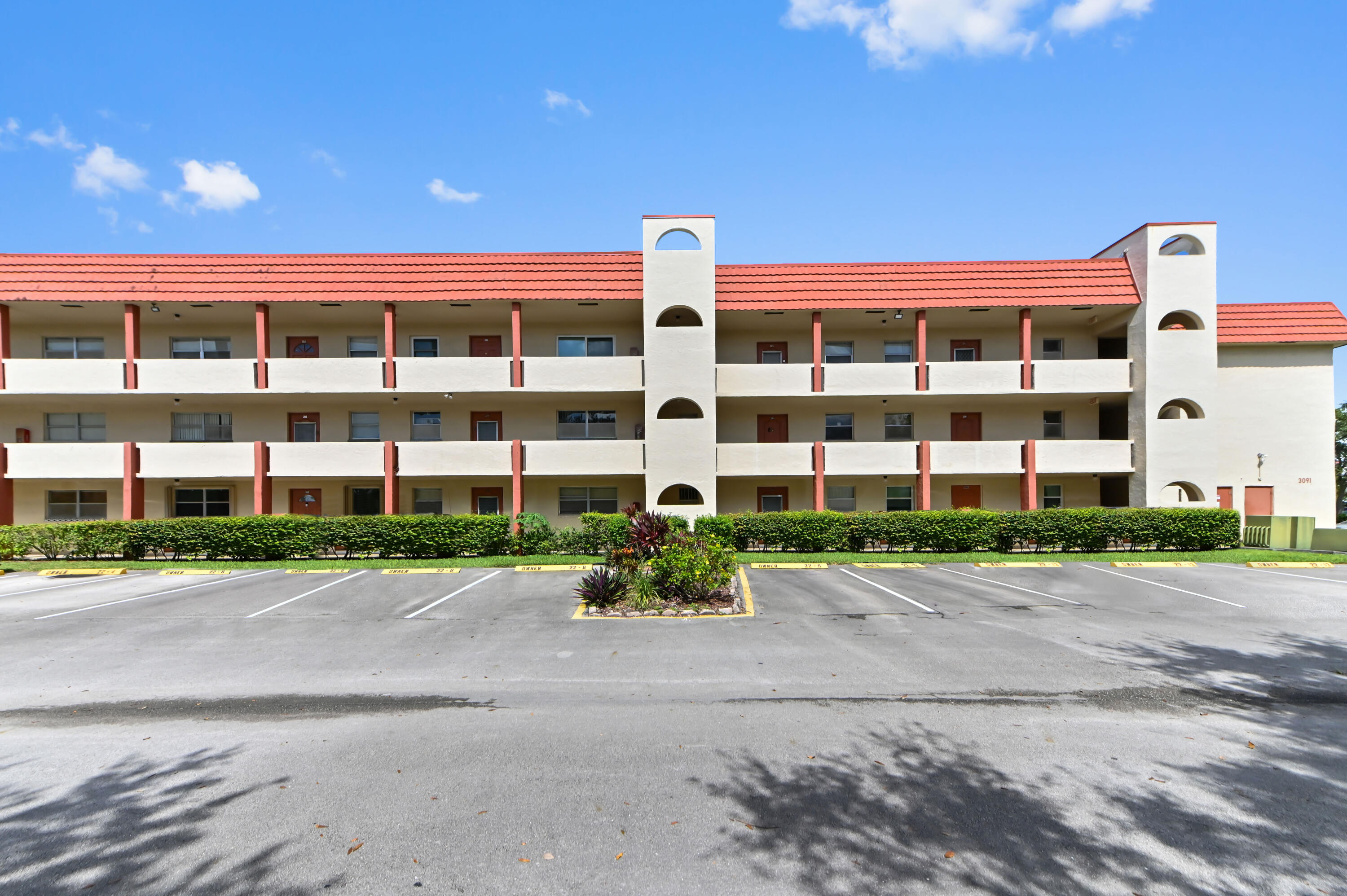 3091 E Sunrise Lakes Drive 302 — photo