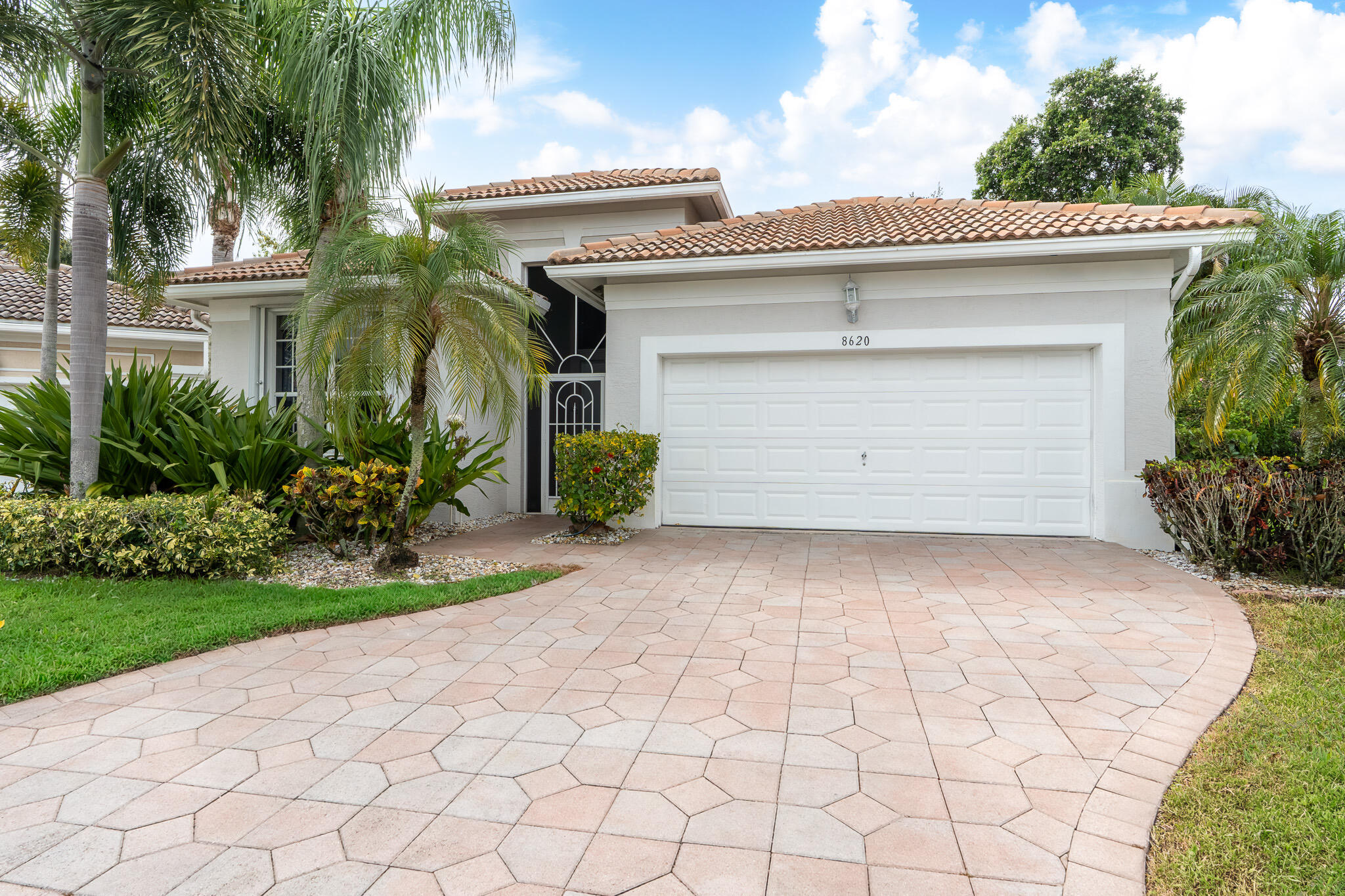 8620 High Cay — photo