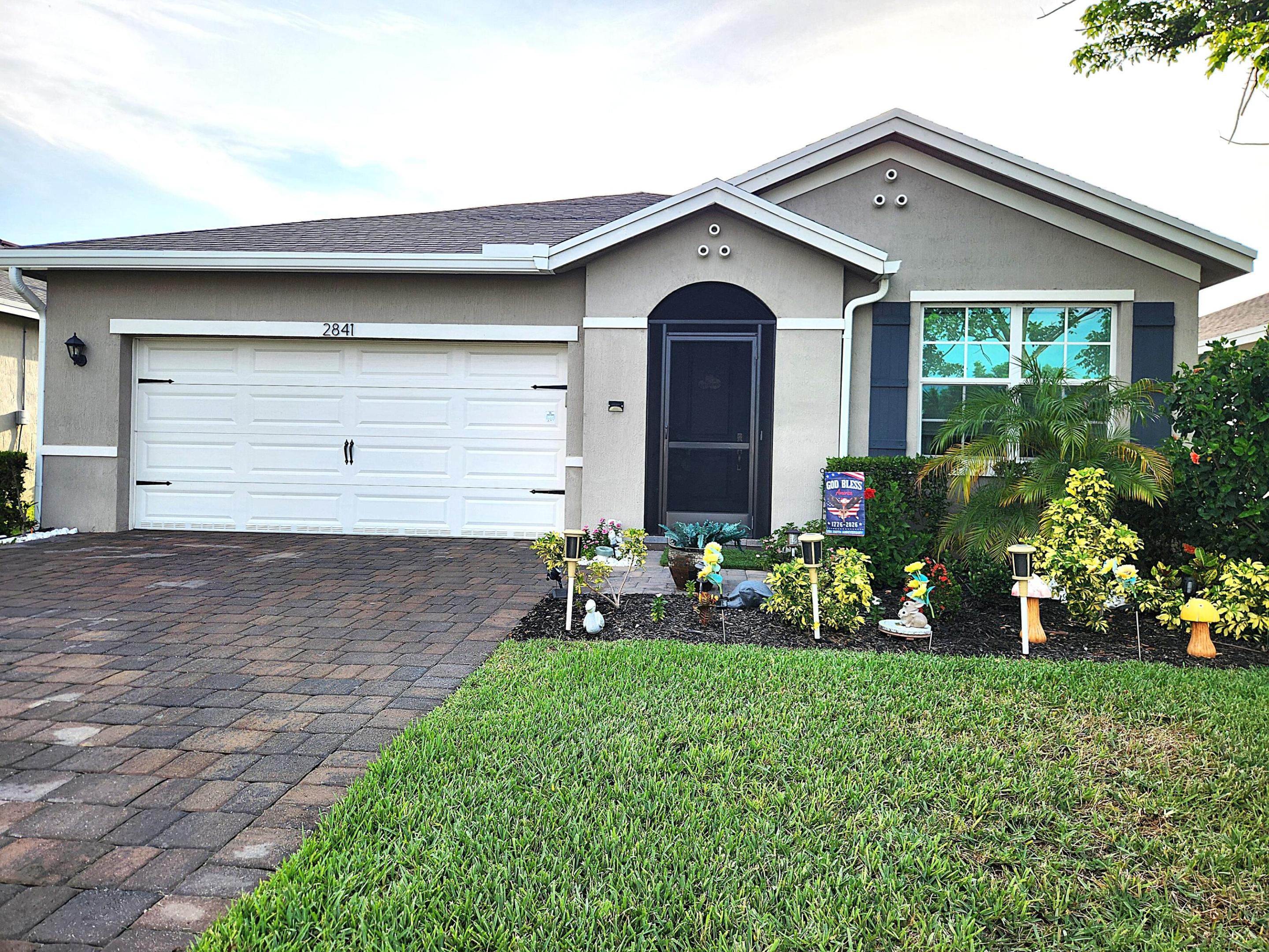 2841 NE Breezeway Circle — photo
