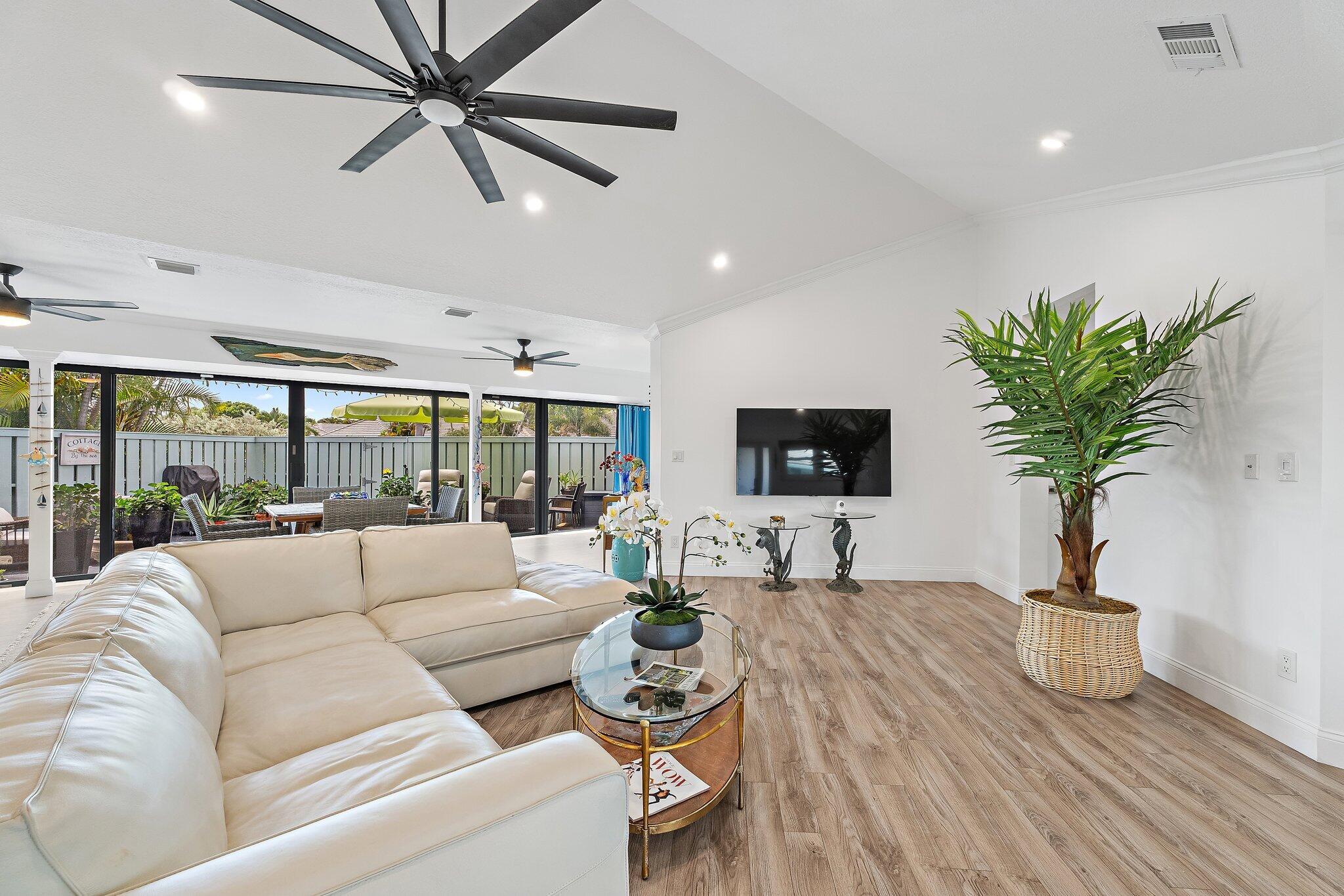 1127 E Seminole Avenue 24B — photo