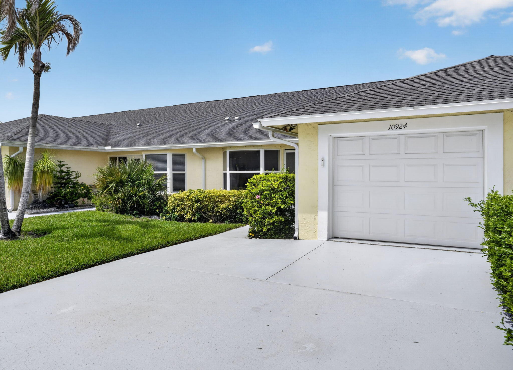 10924 SE Stonehill Lane — photo