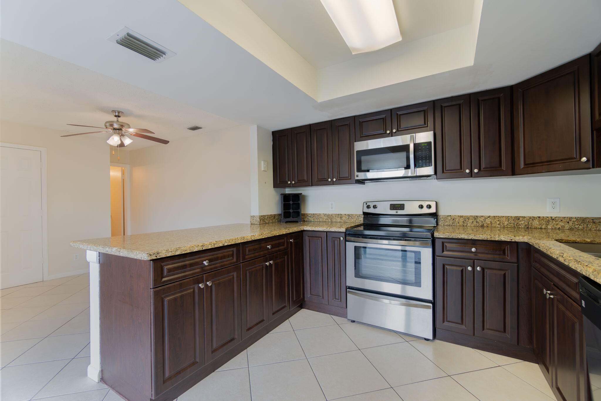 1530 Shaker Circle — photo