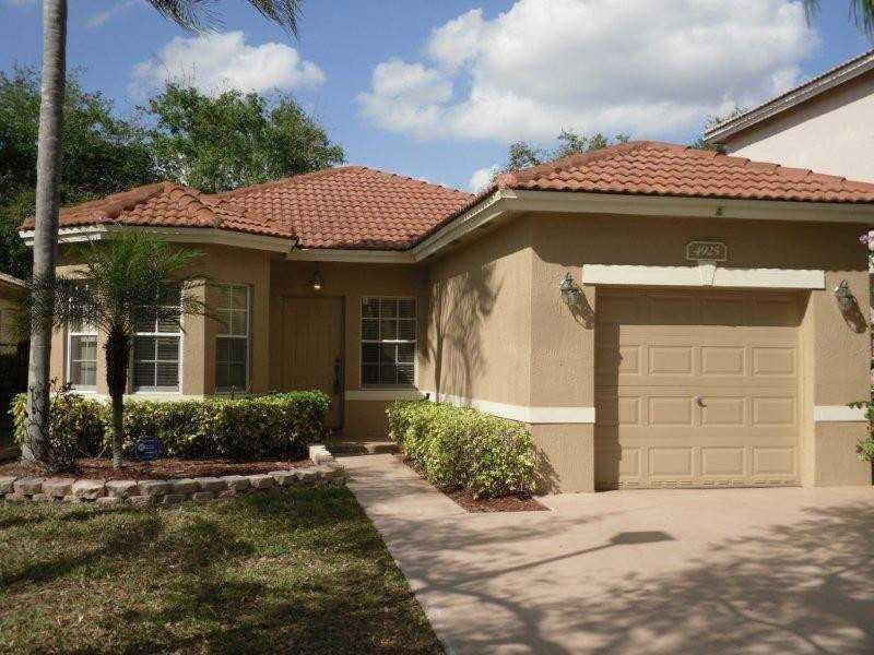 4925 Egret Court — photo