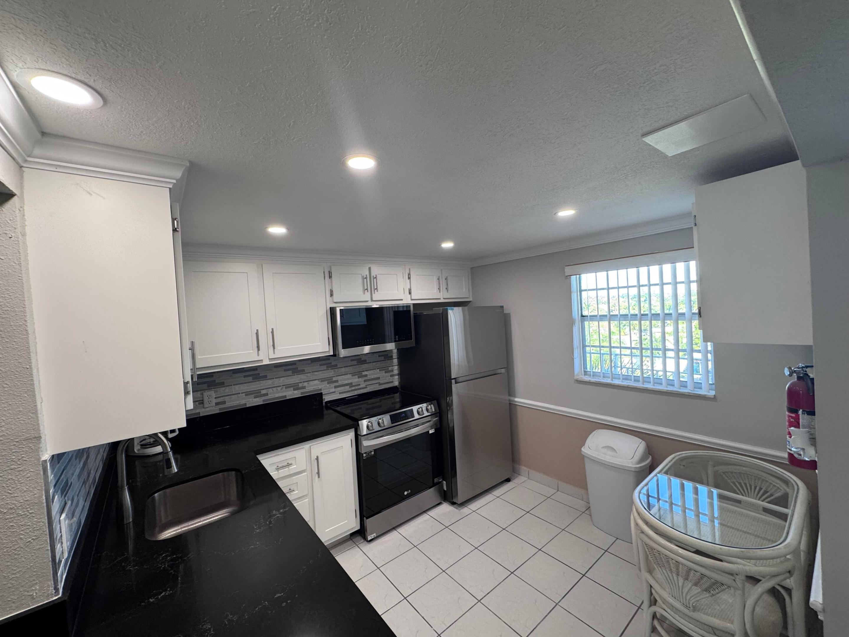 300 NE 26th Avenue 4030 — photo